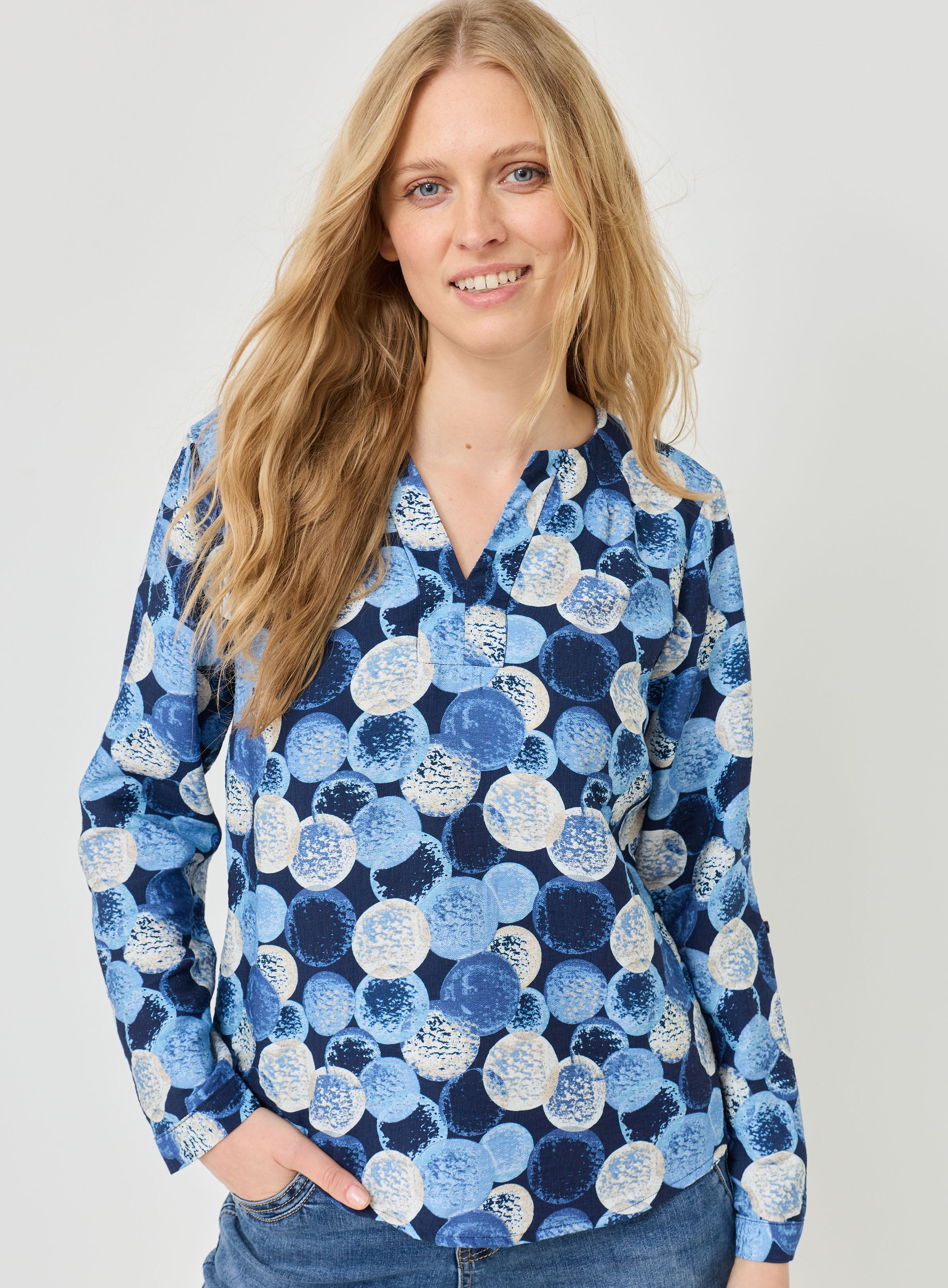 Gemusterte Bluse mit V-Ausschnitt