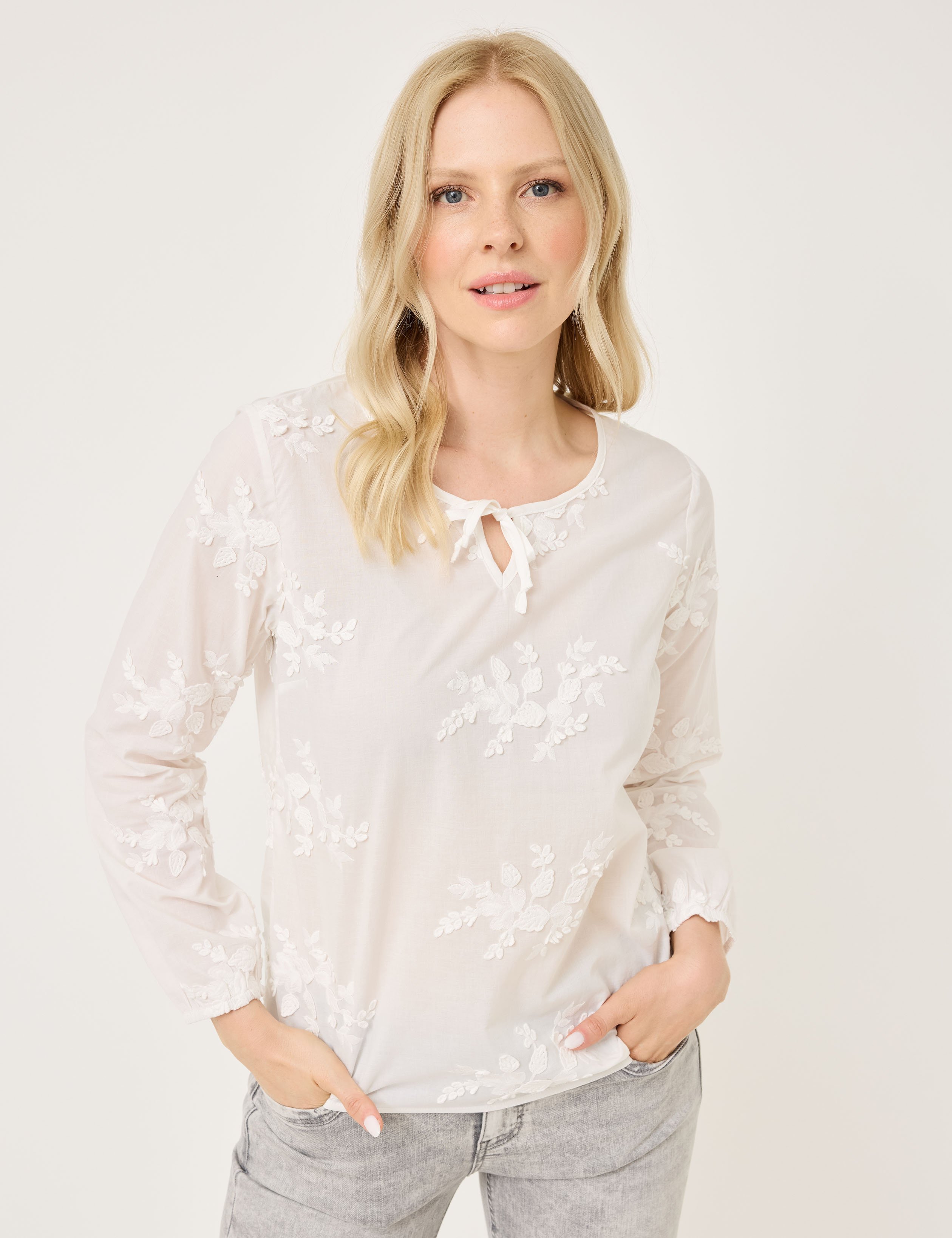 Unifarbige Bluse, Allover-Stickerei