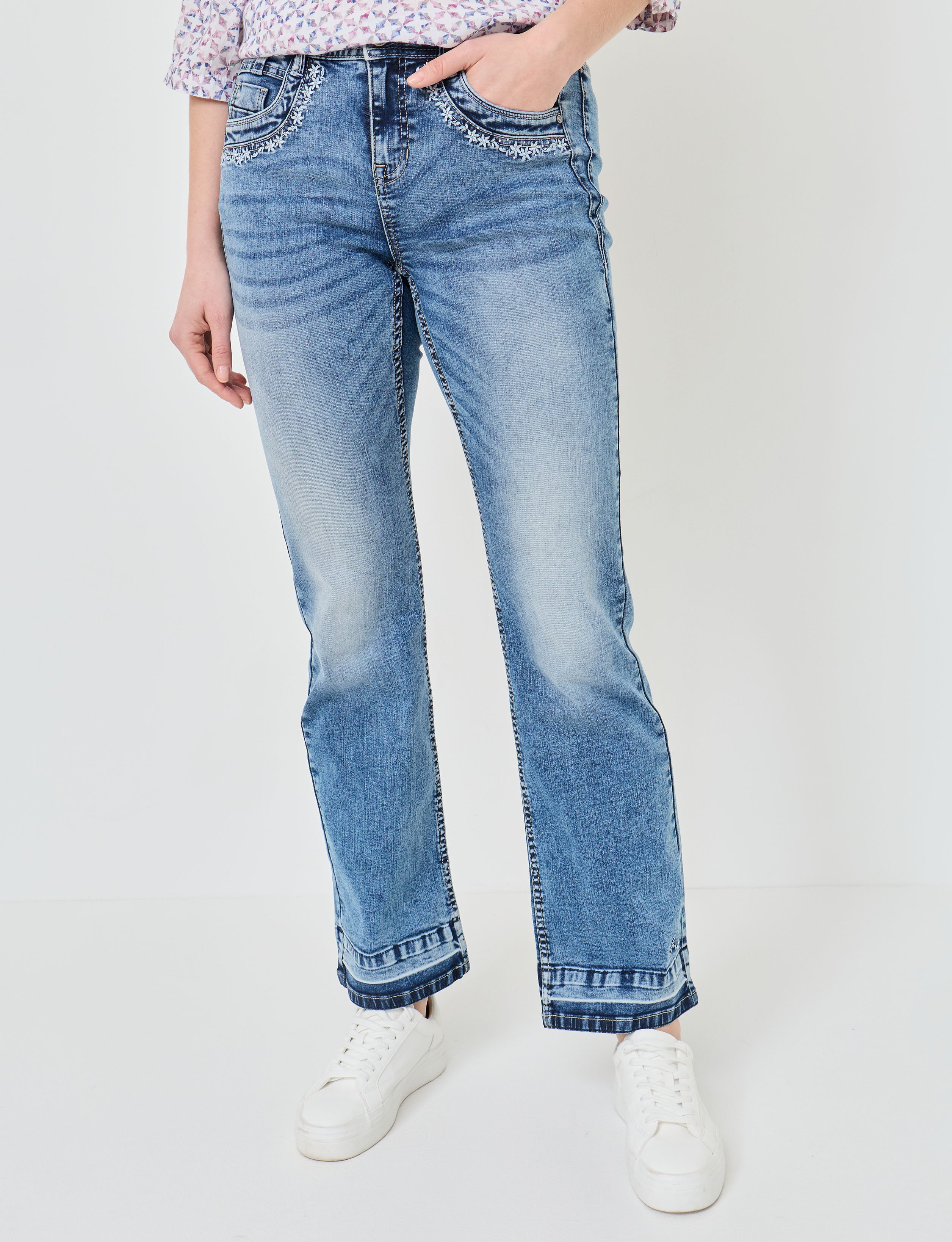 Bootcut-Jeans mit Stickerei
