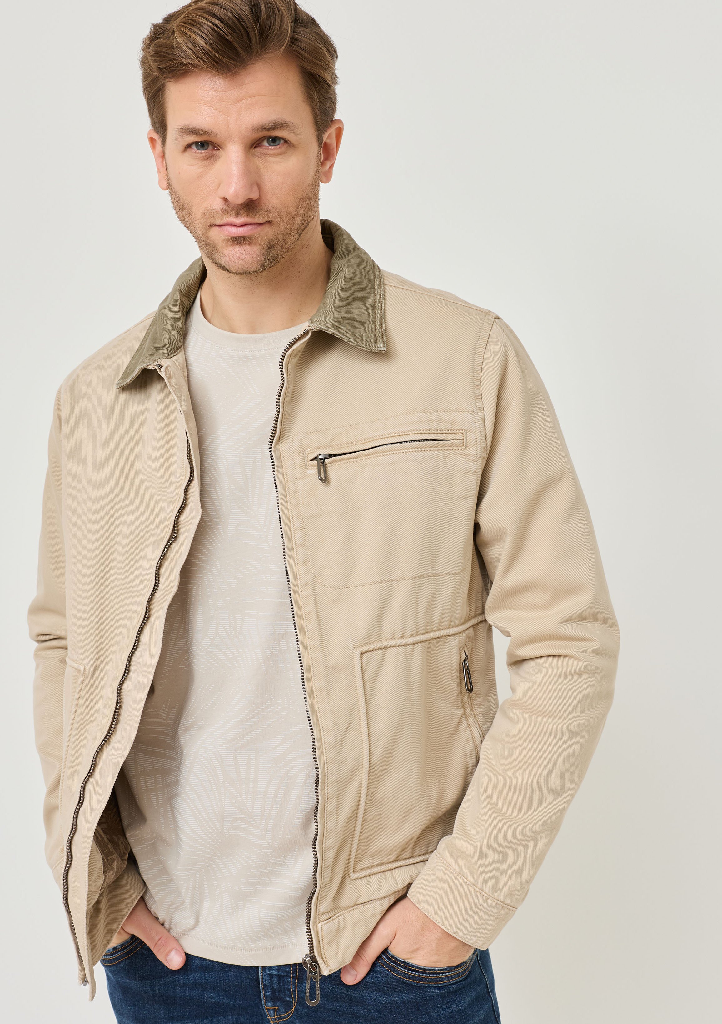 Jeansjacke mit Kontrastkragen