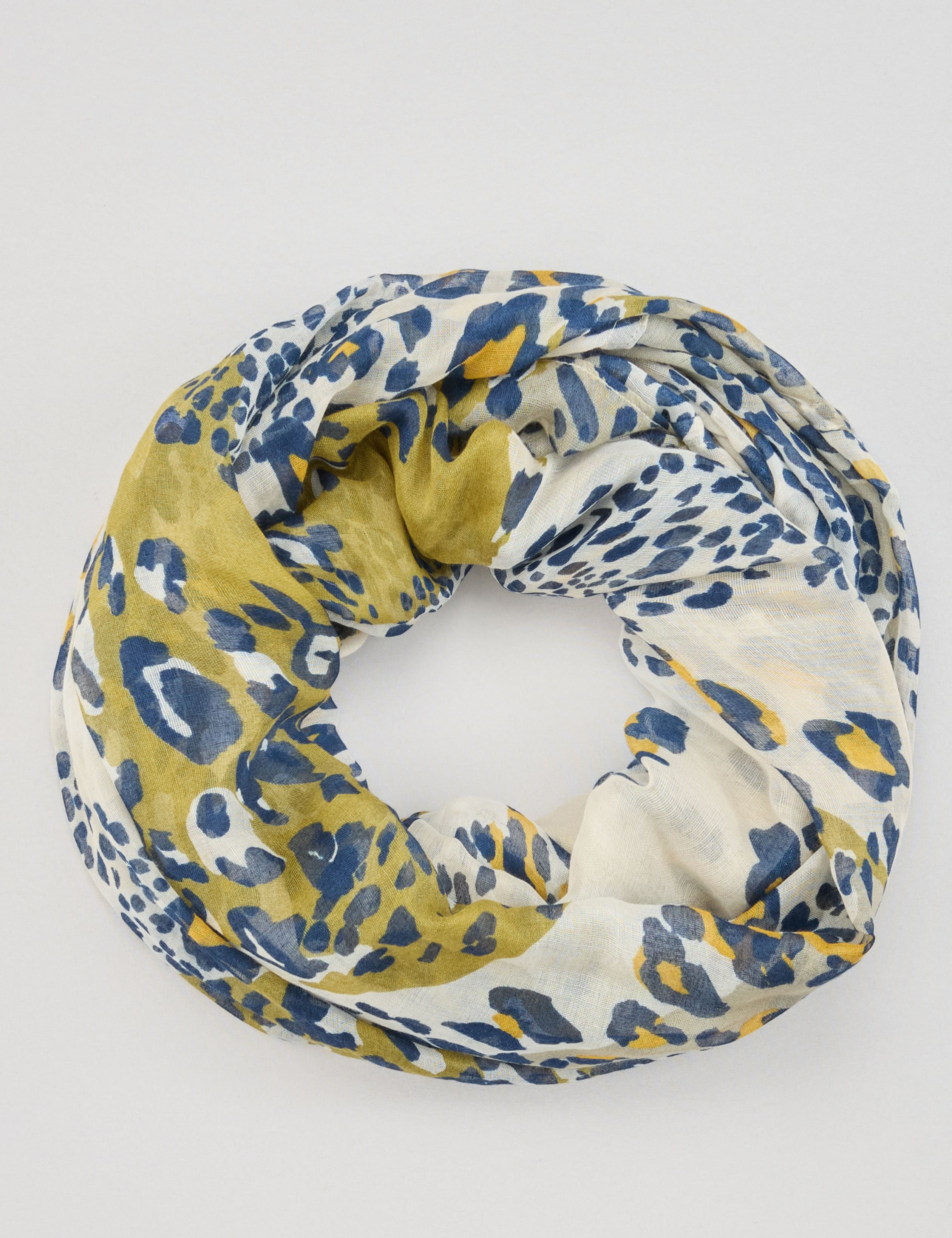 Modischer Loop mit Alloverprint