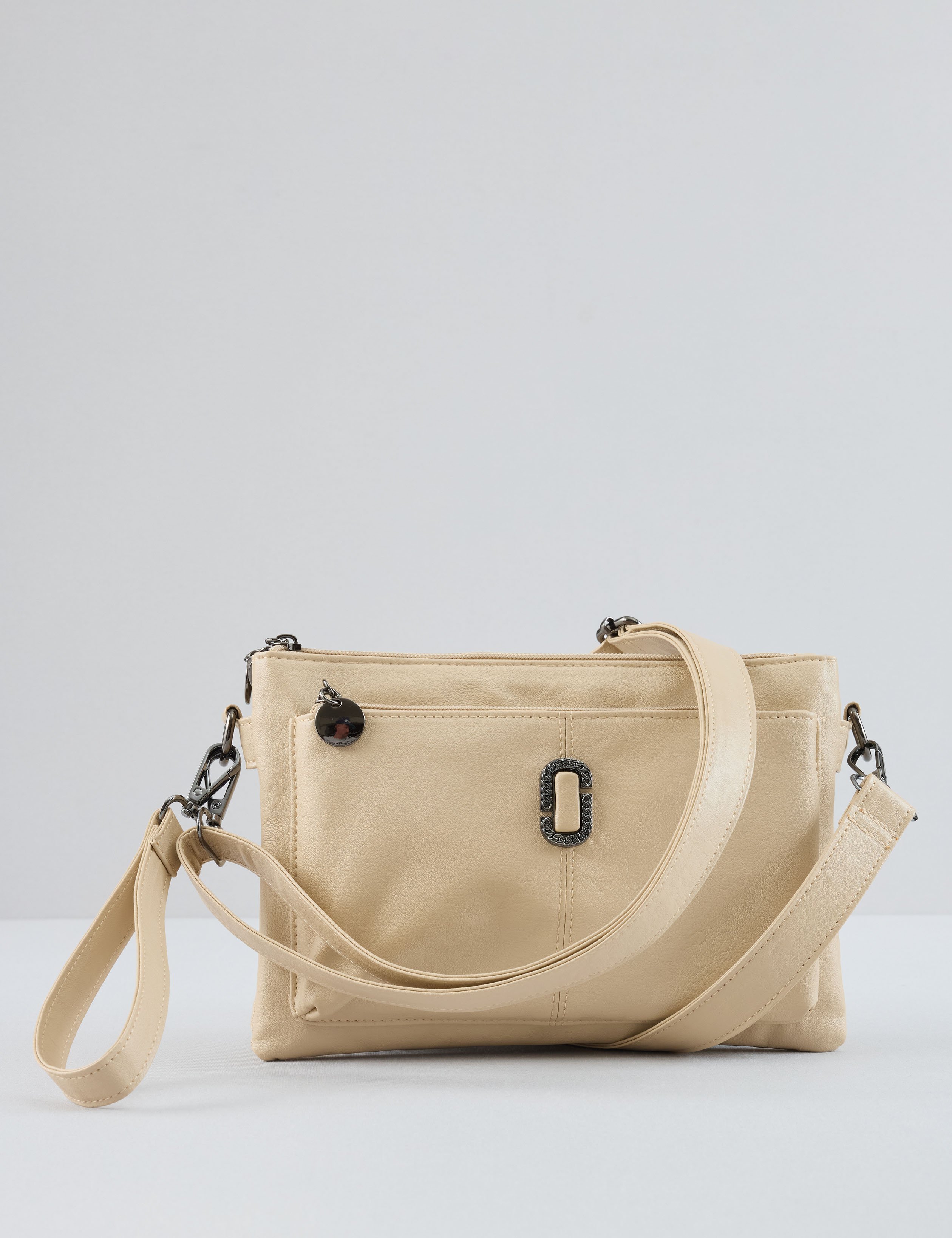 Mittelgroße Tasche in Lederoptik