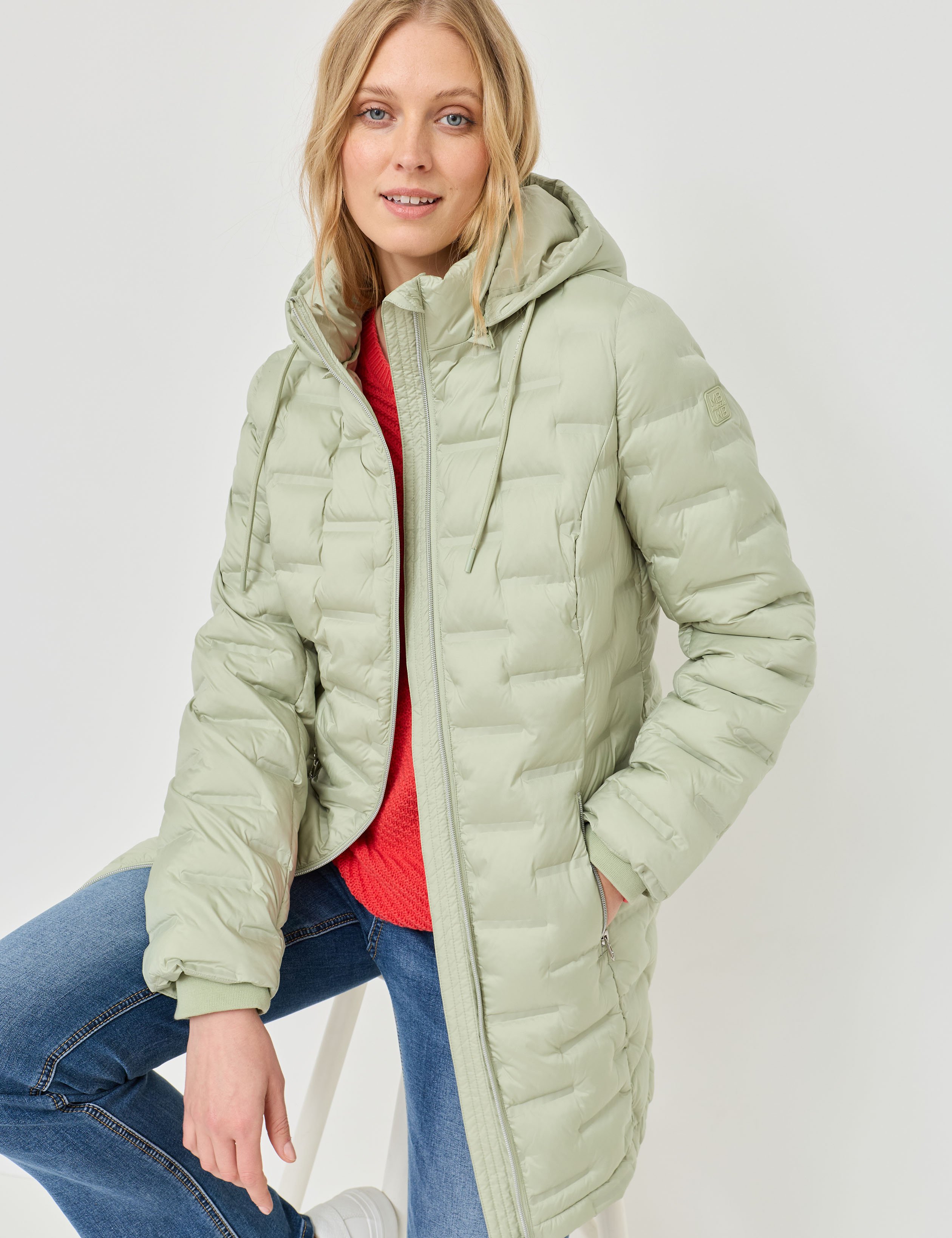 Leichter Steppmantel mit Kapuze