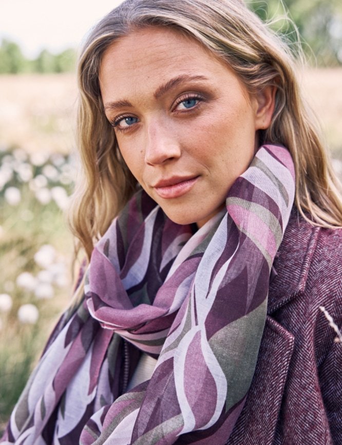 Weiches Tuch mit grafischem Print