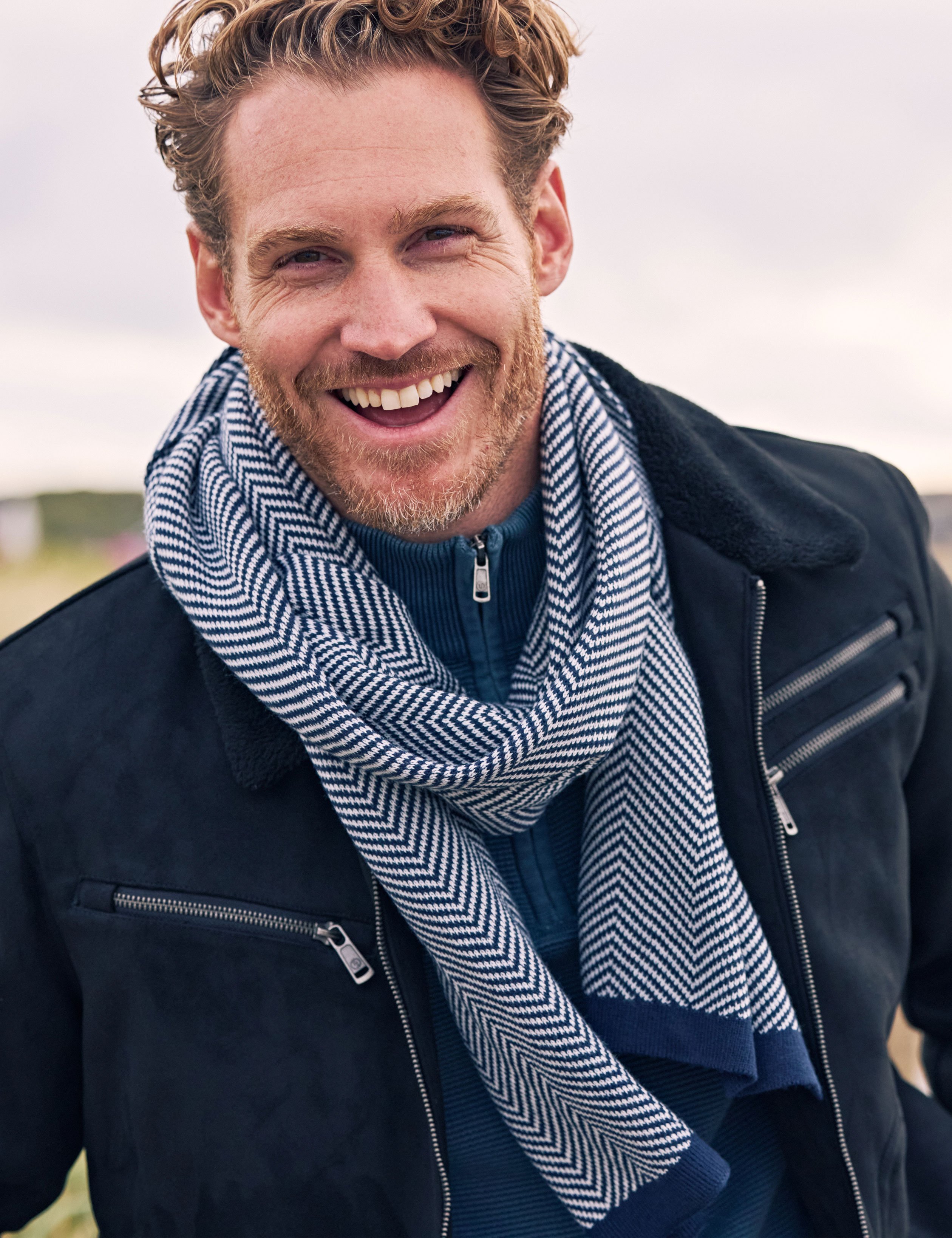 Weicher Schal mit Fischgrätmuster