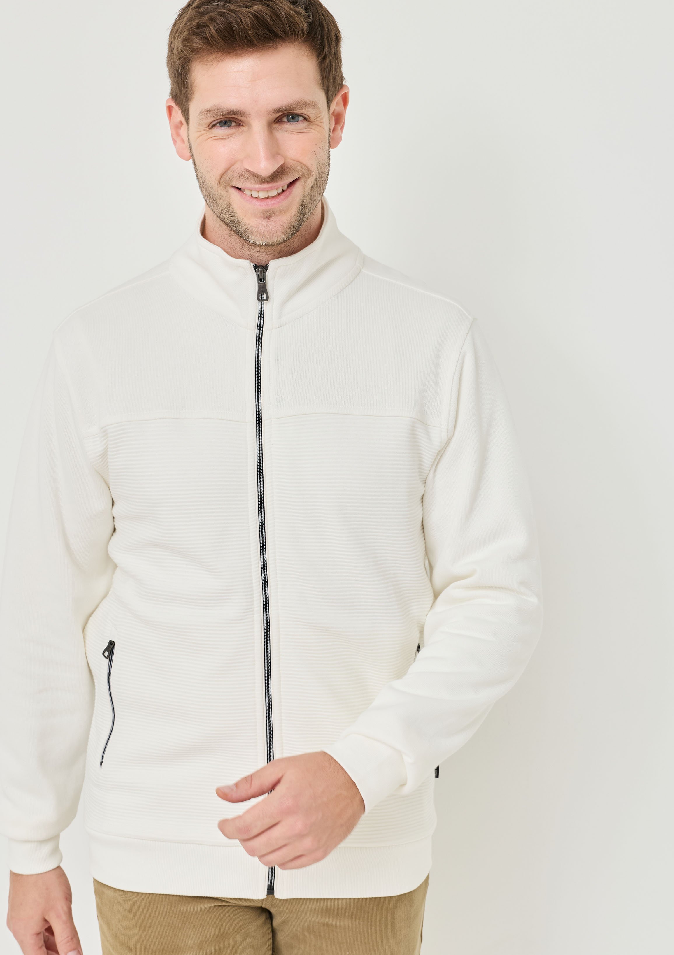 Sweatjacke mit Stehkragen u. Zip
