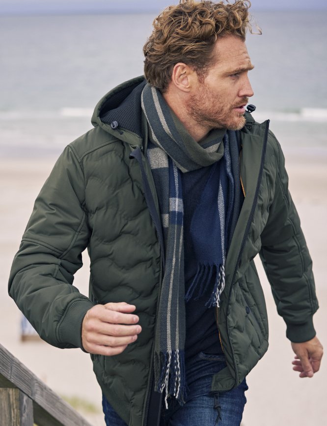 Softer Fransenschal mit Karomuster