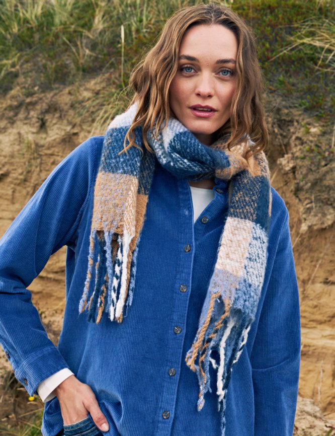 Kuschel-Schal mit langen Fransen