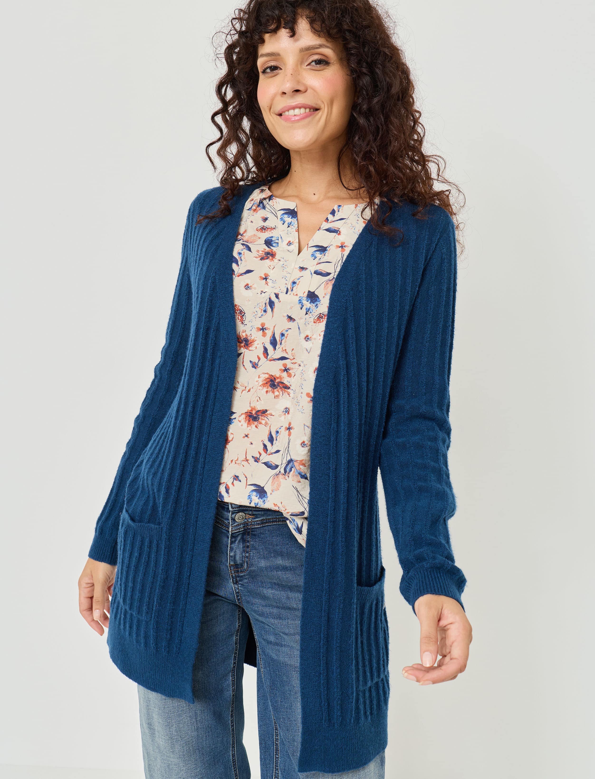 Softe Strickjacke mit Rippmuster