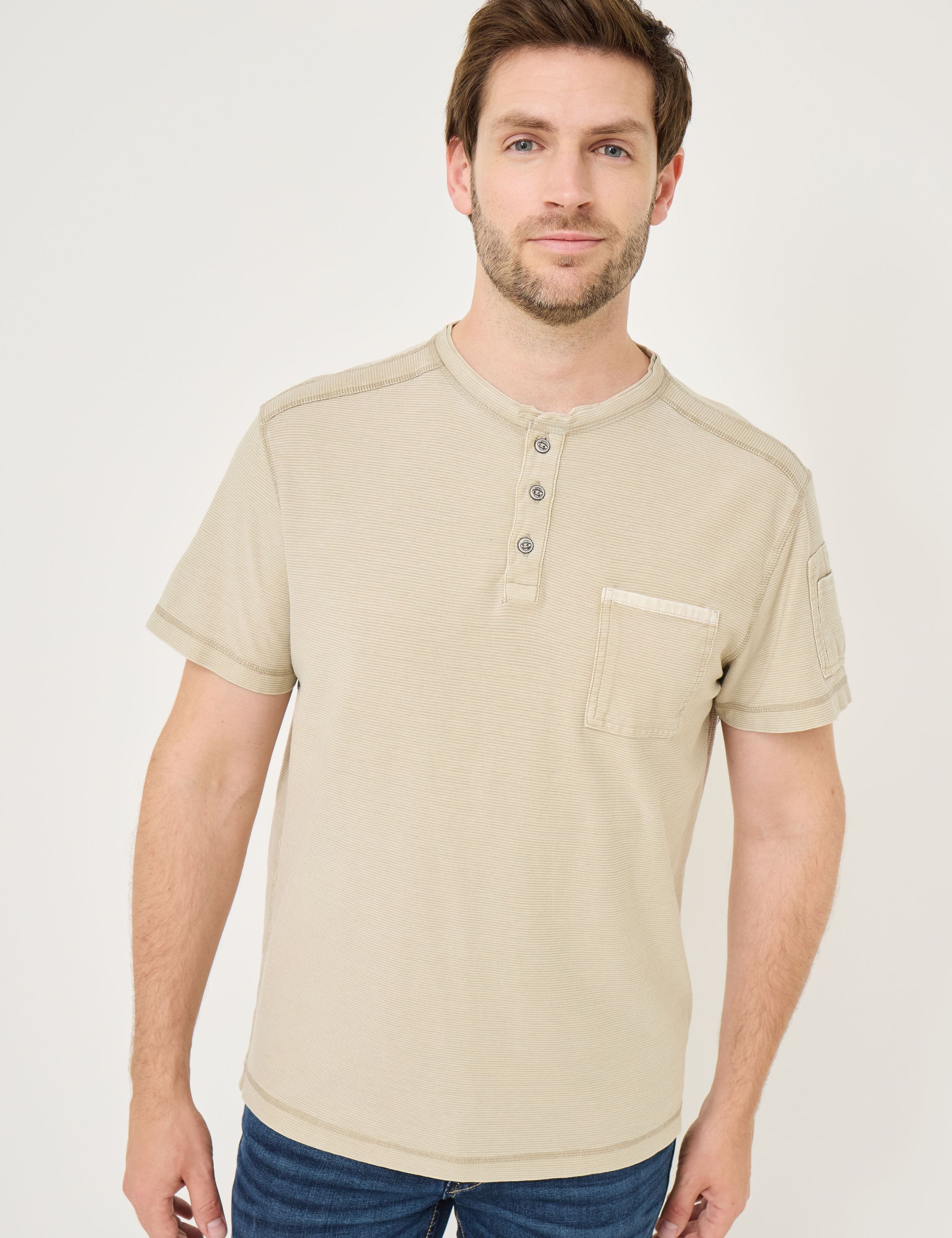 Allrounder: Lässiges Henley Shirt