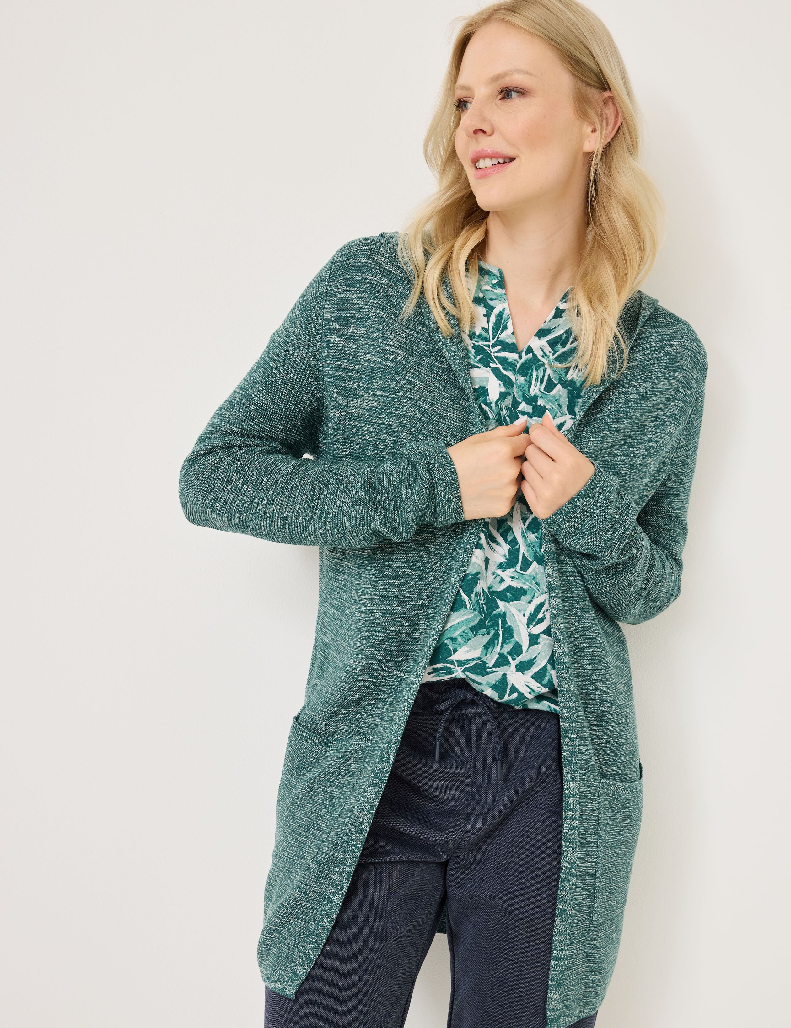 Long-Strickjacke mit Kapuze
