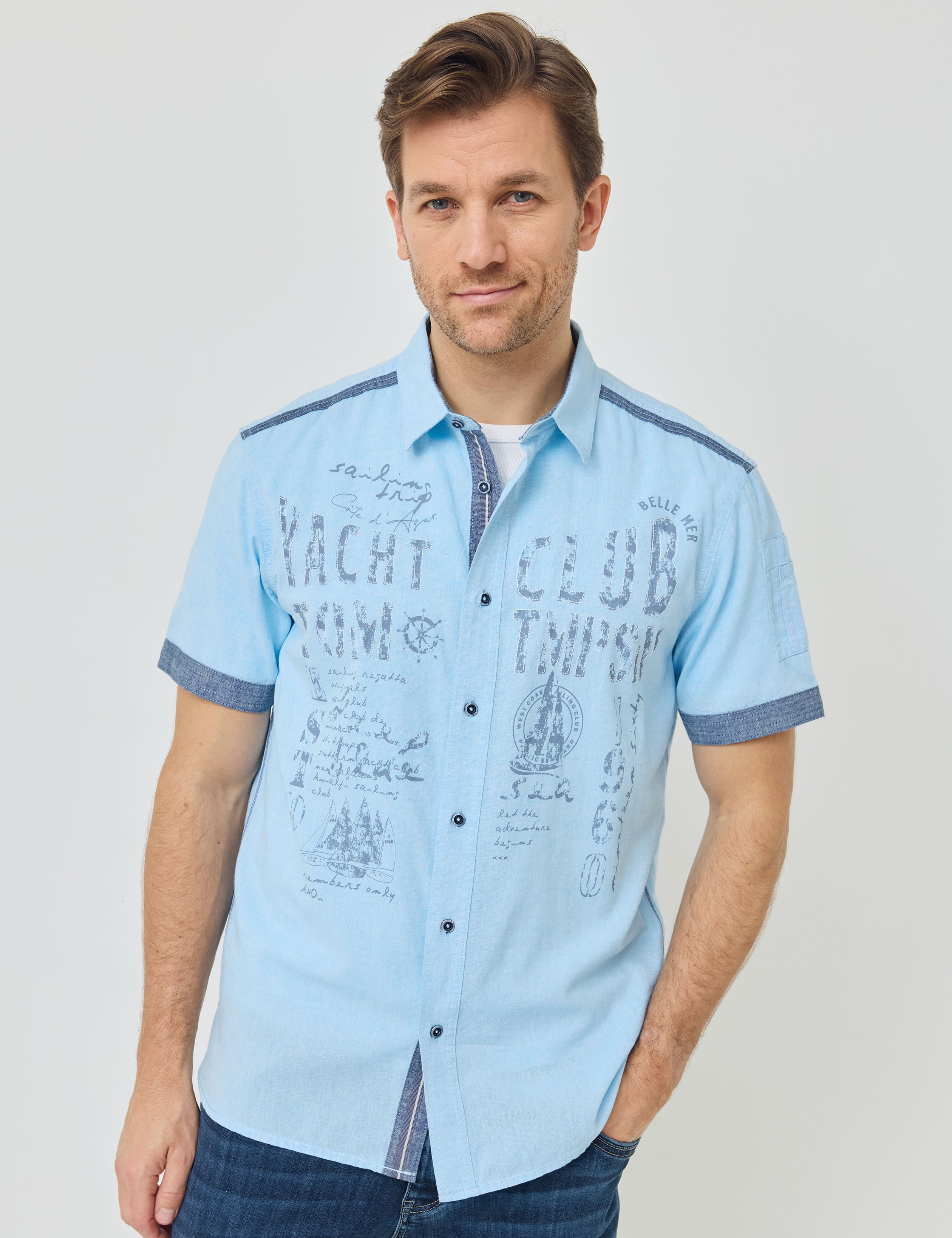 Modisches Hemd mit Applikationen