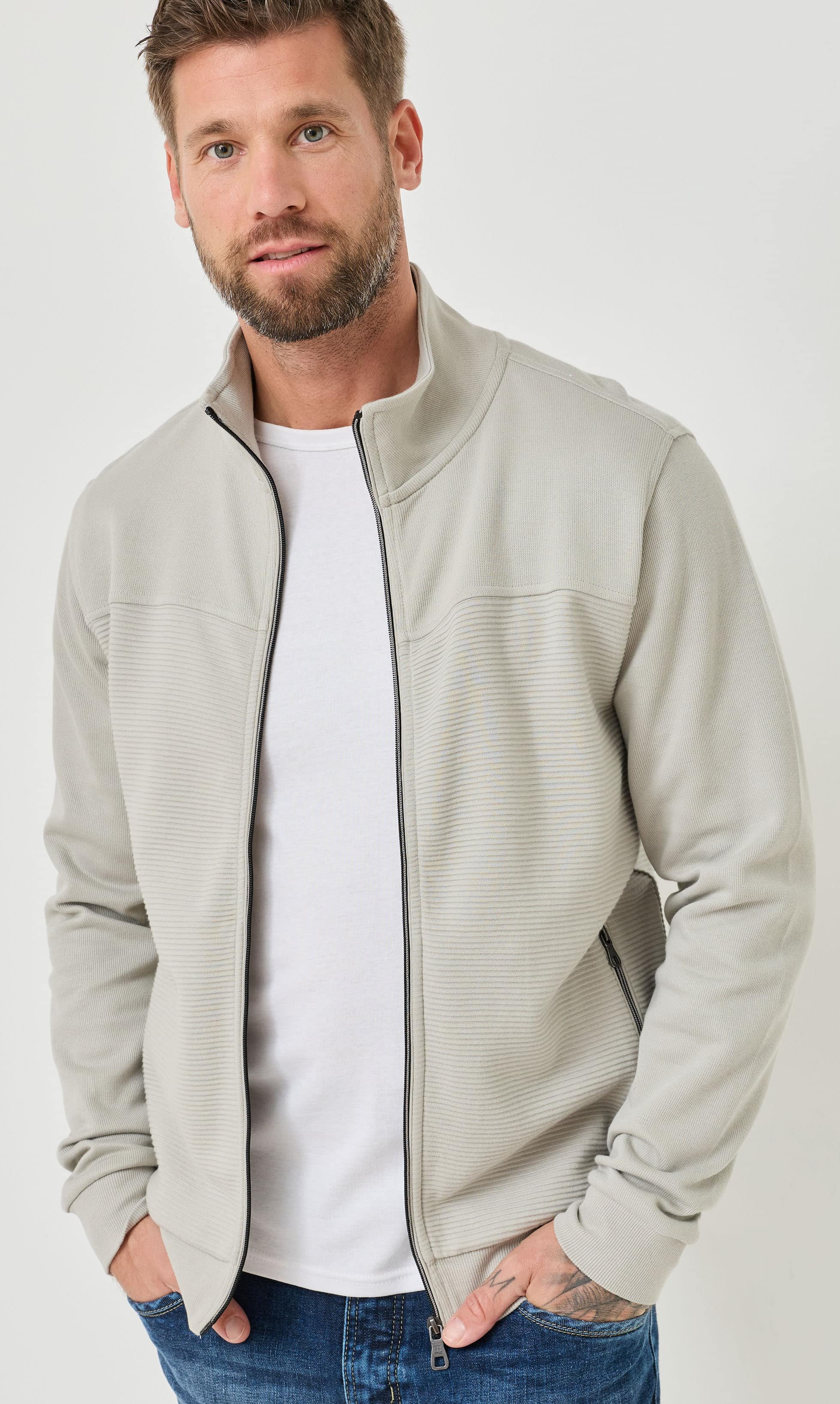 Sweatjacke mit Stehkragen u. Zip