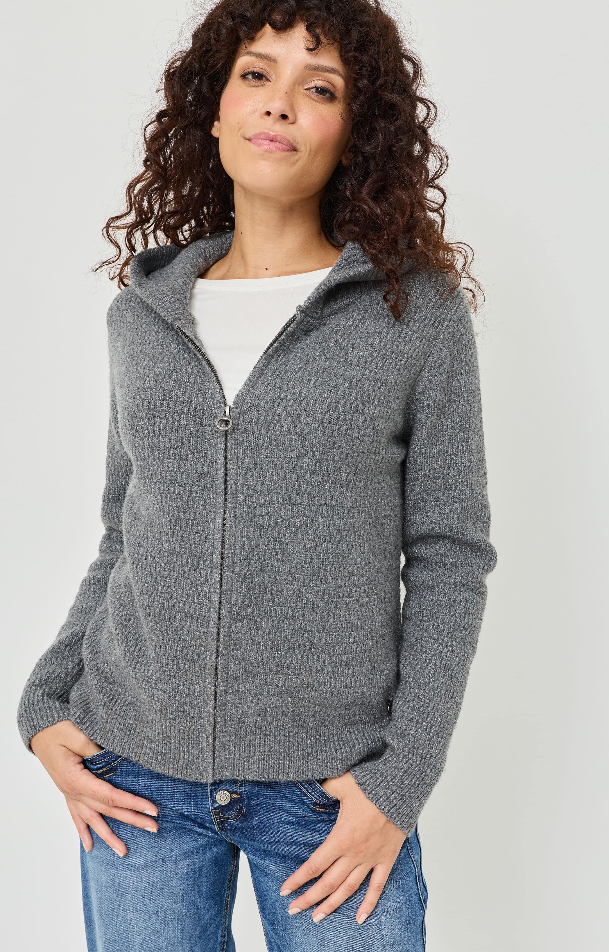 Softe Strickjacke mit Kapuze