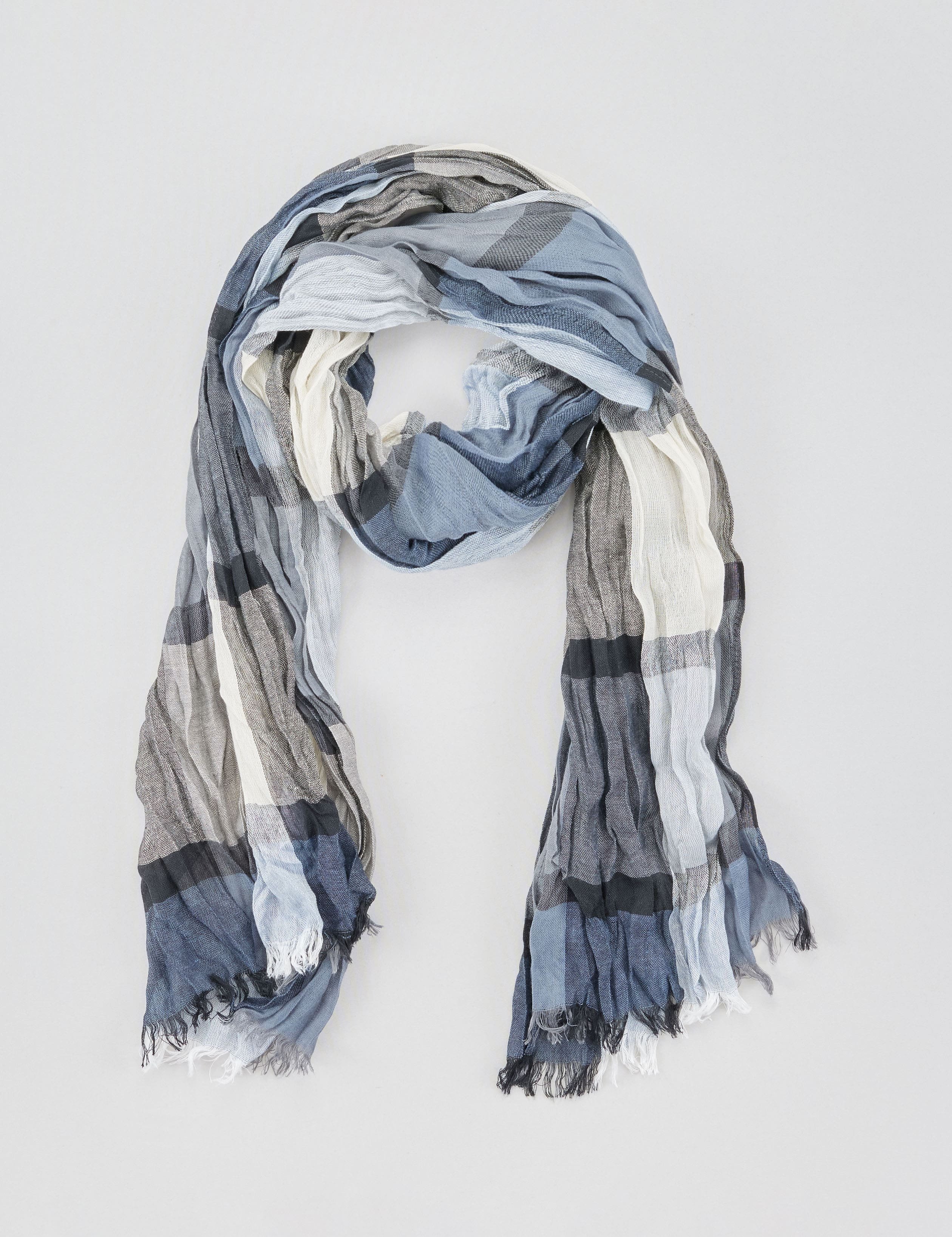 Leichter Schal im Karo-Style