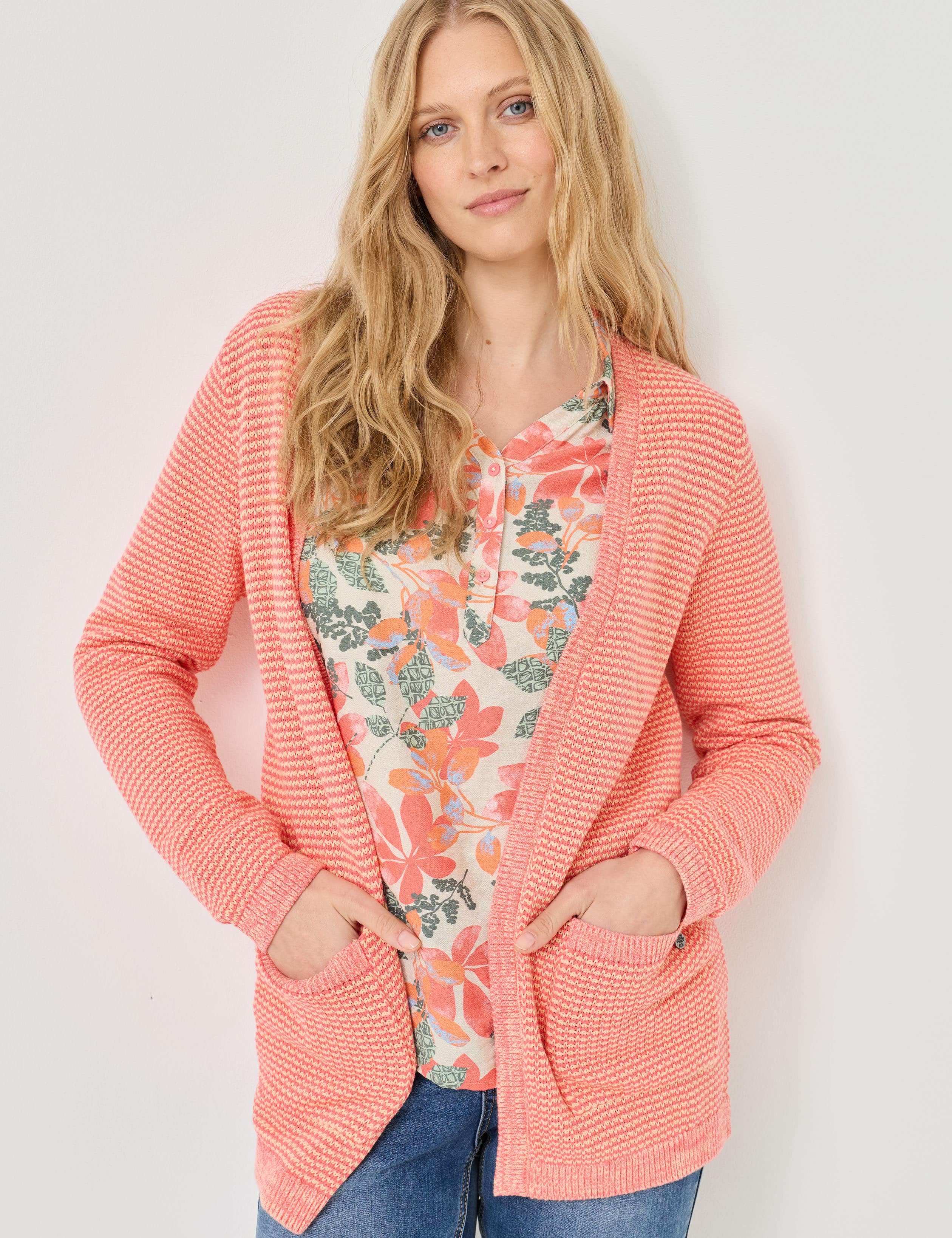 Dezent gestreifte Strickjacke