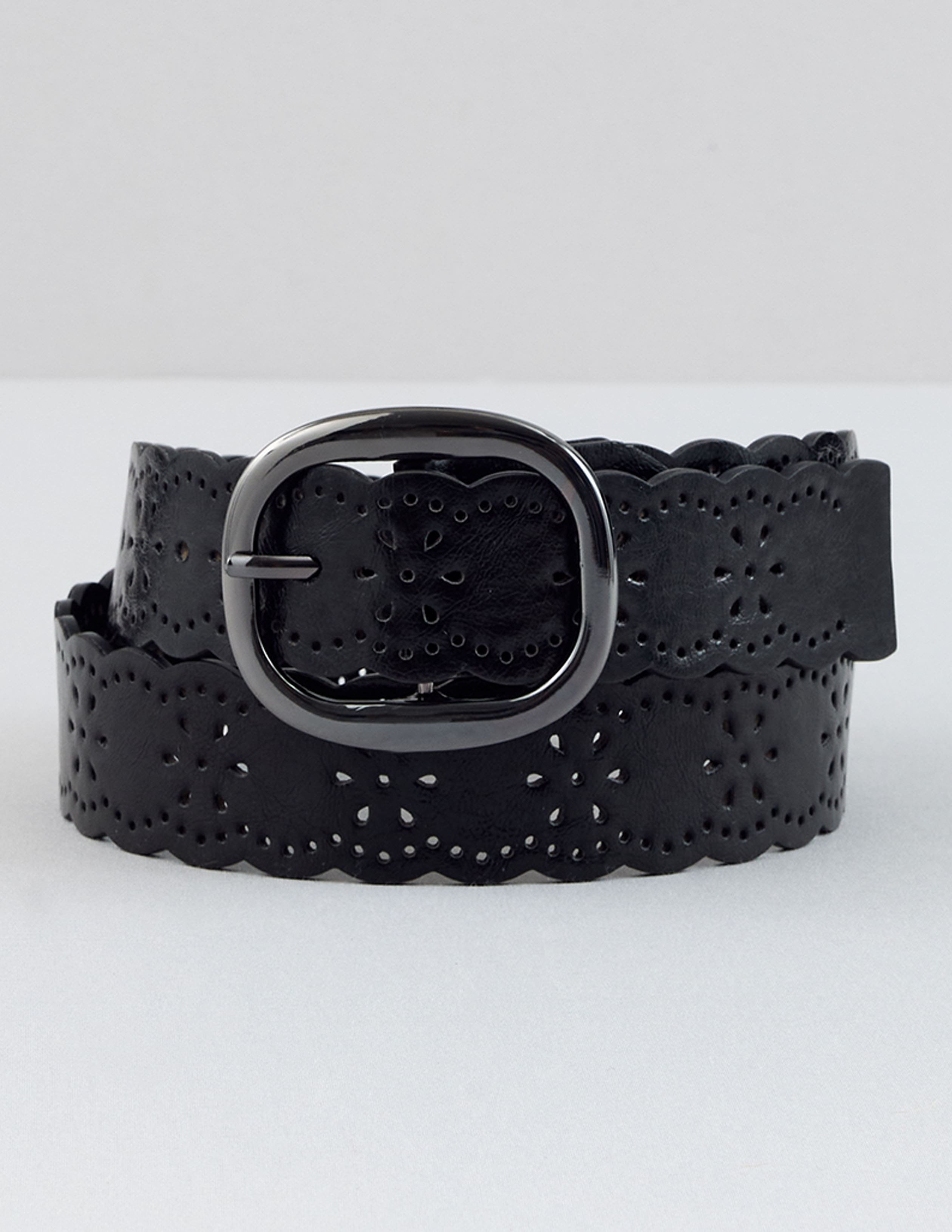 Modischer Gürtel im Lederlook