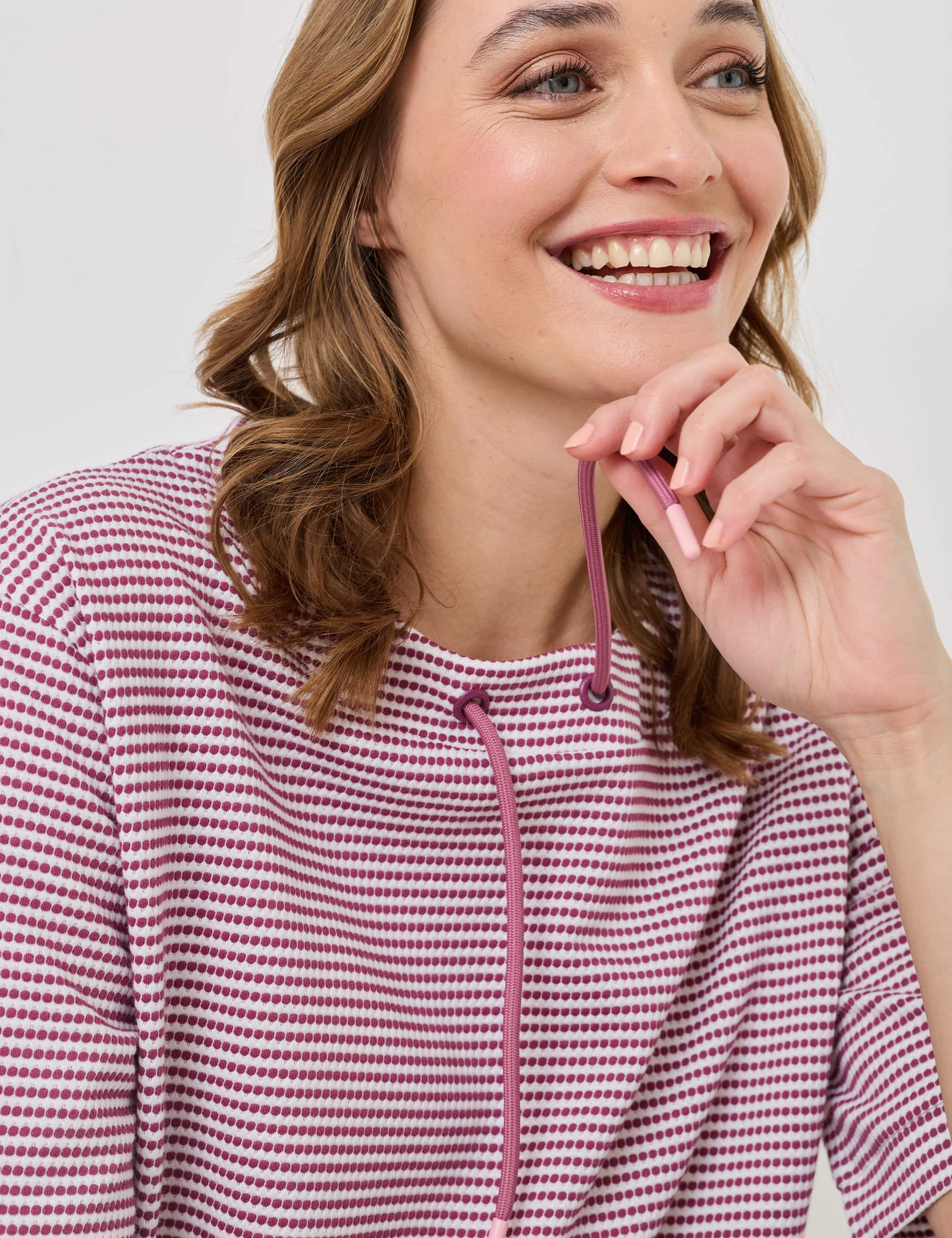 Gestreiftes Shirt im sportiven Look