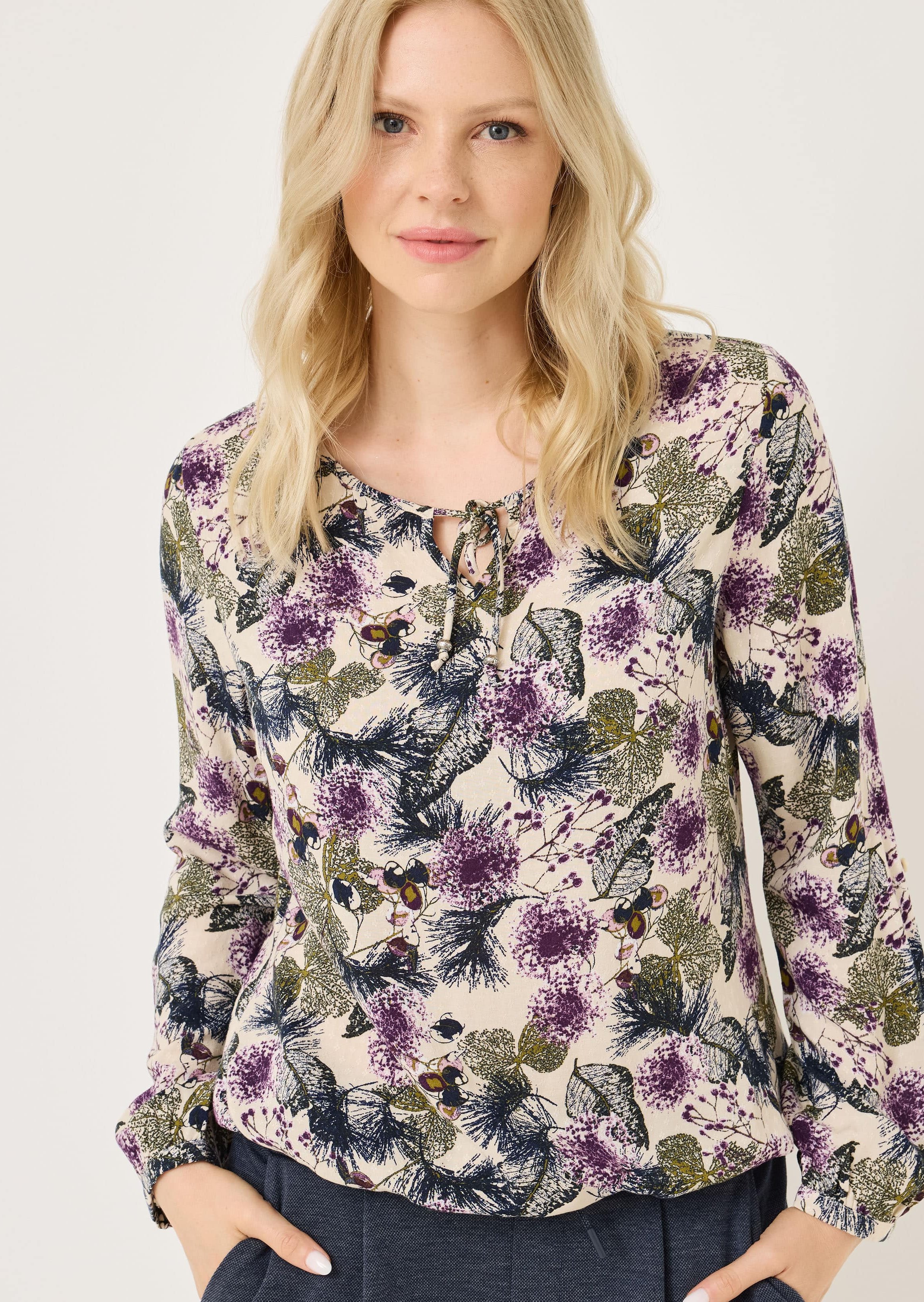 Gemusterte Bluse m. Elastiksaum