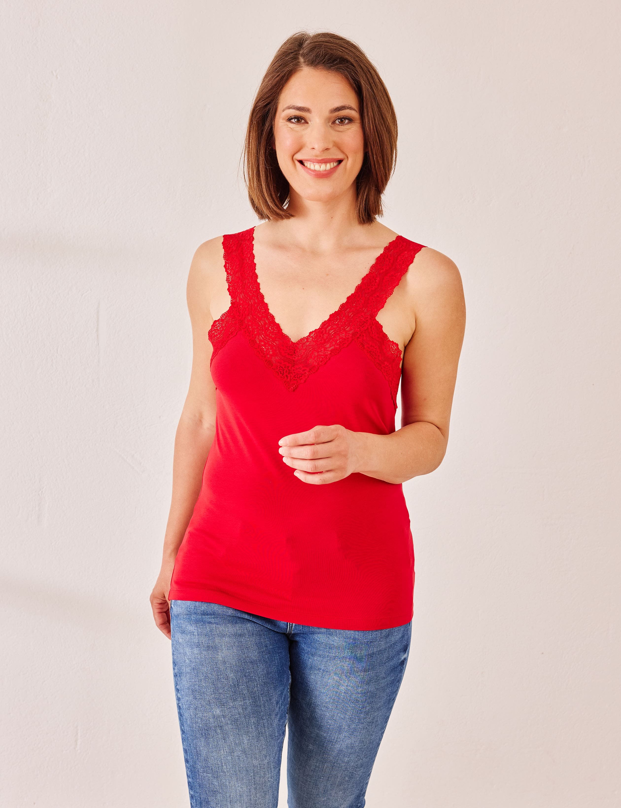 Spitzentop Modell TINA