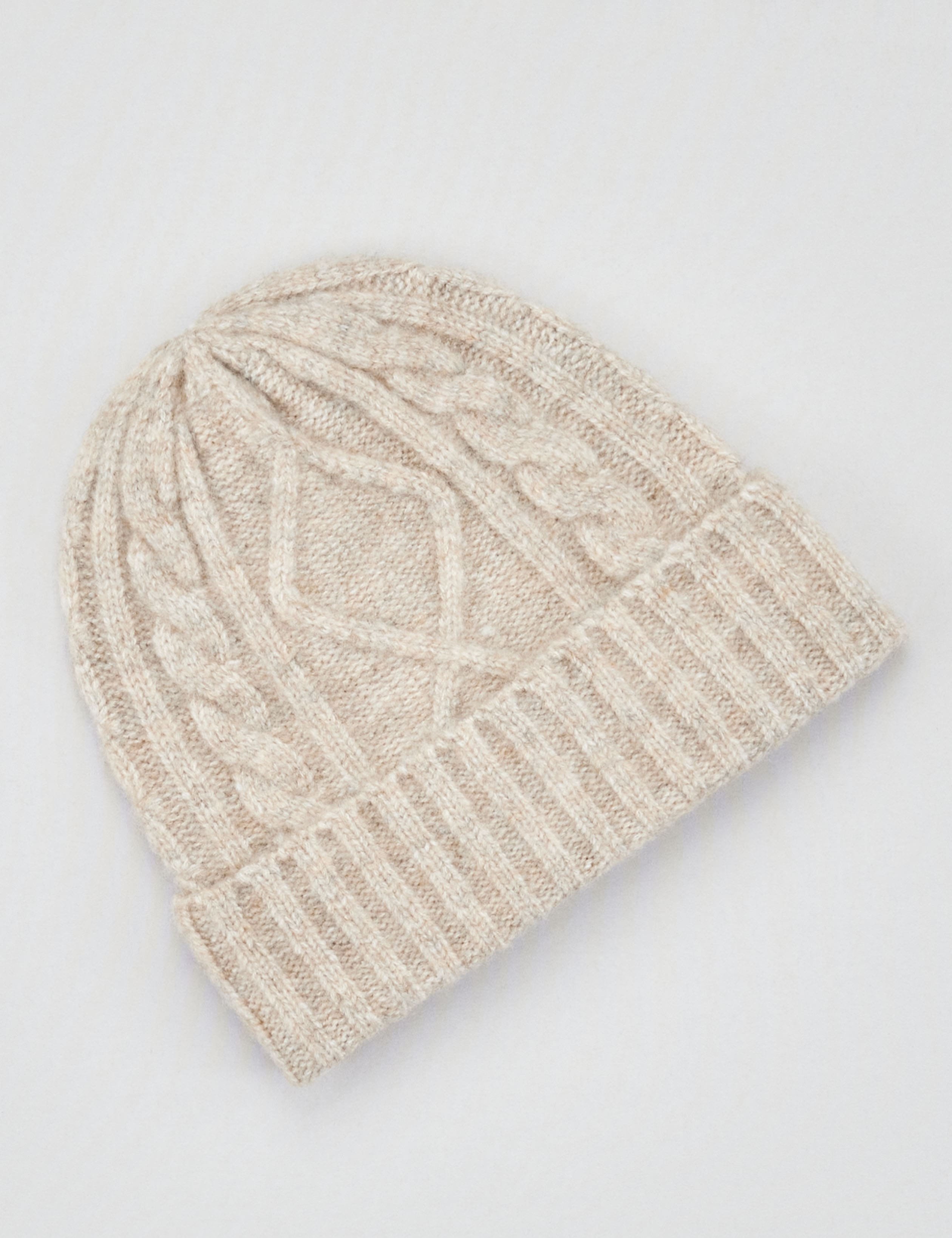 Strick-Mütze mit Zopfmuster