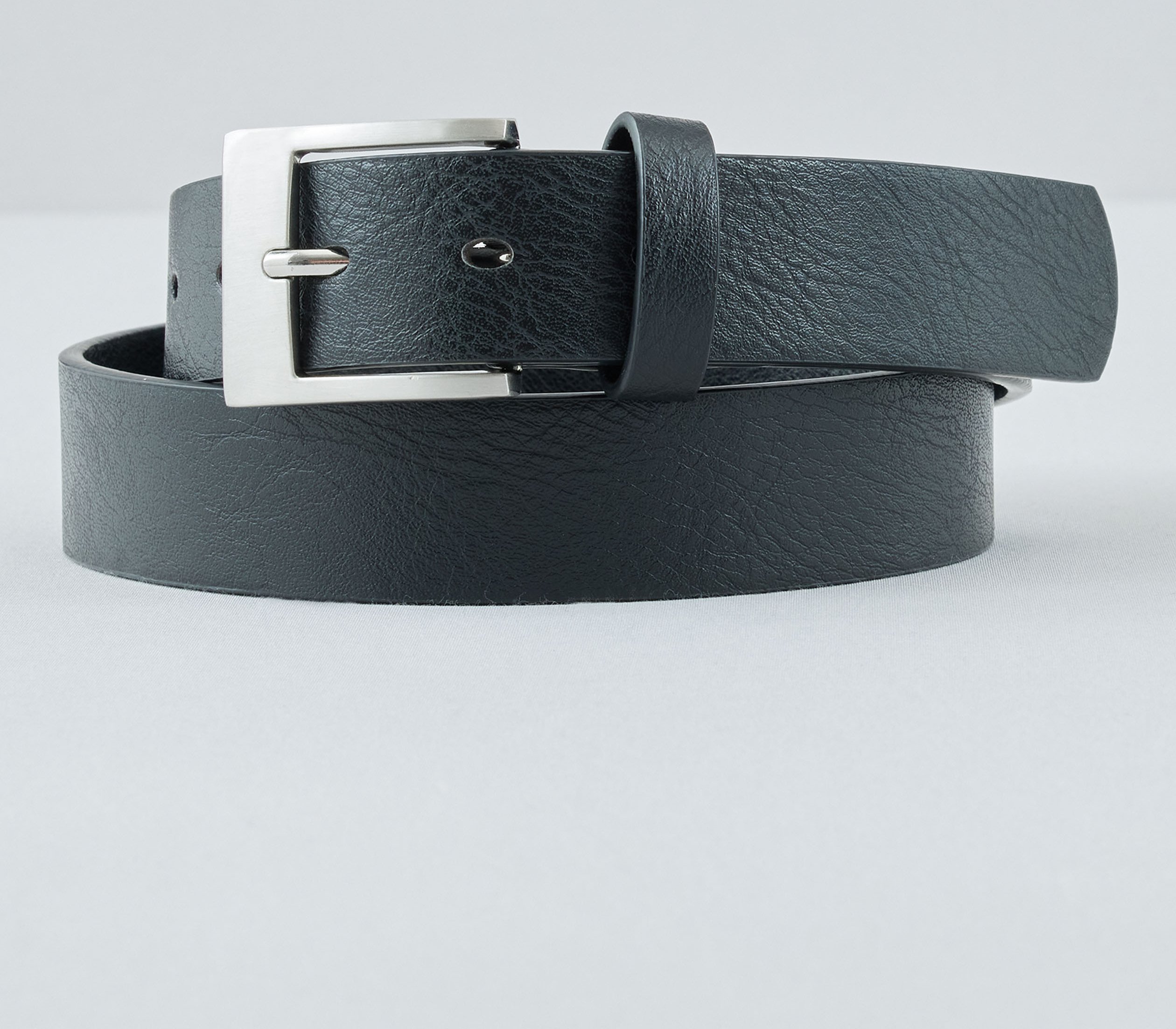 Modischer Damengürtel, Lederimitat