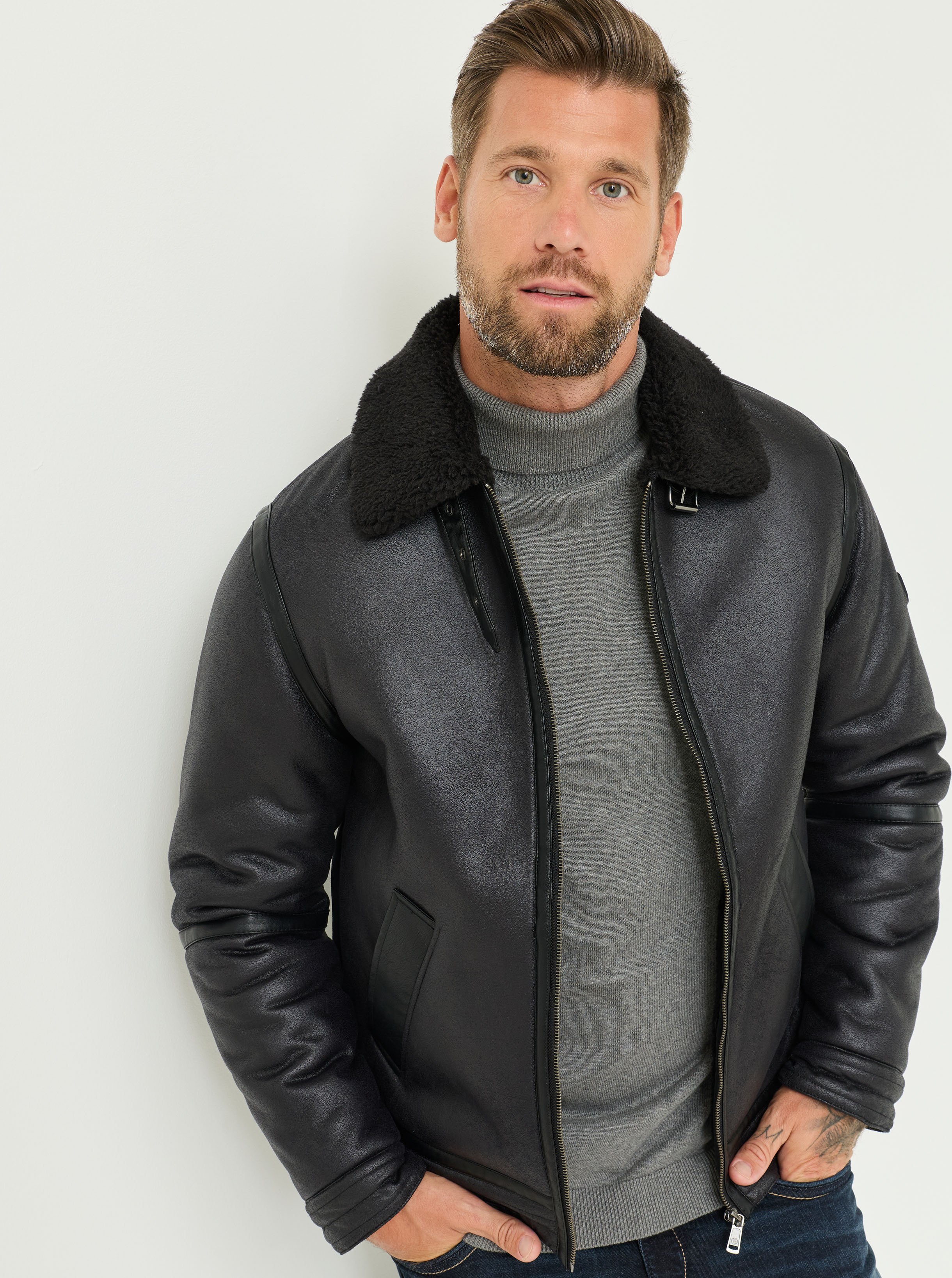 Thumbnail - Kurze Jacke im Veloursleder-Look