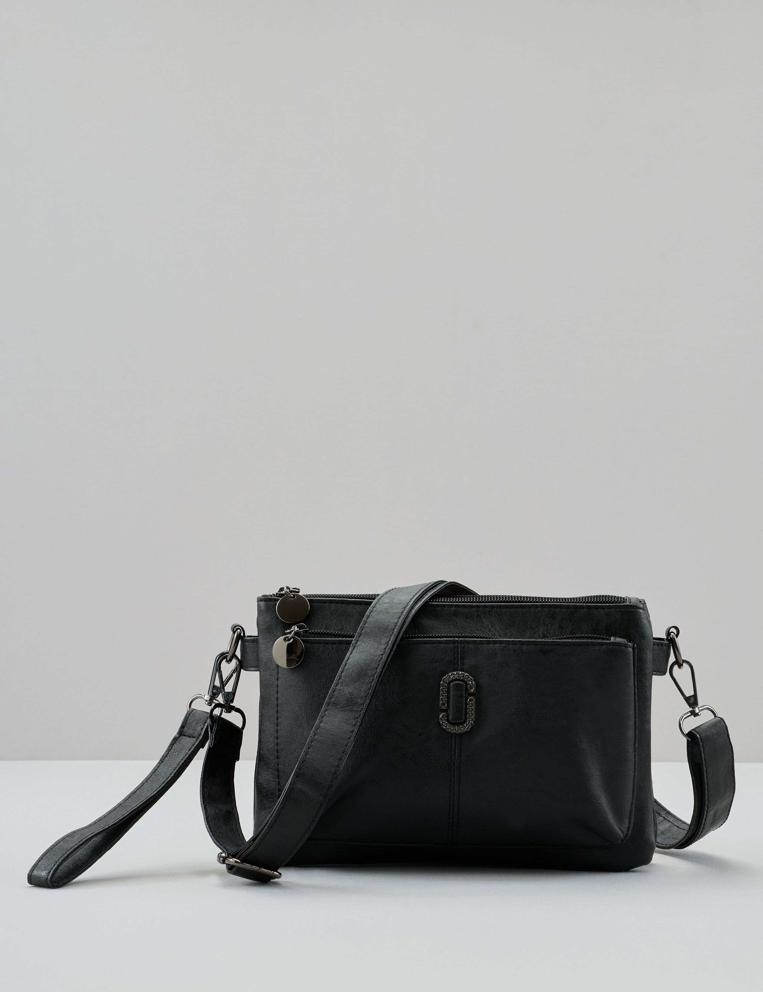 Mittelgroße Tasche in Lederoptik