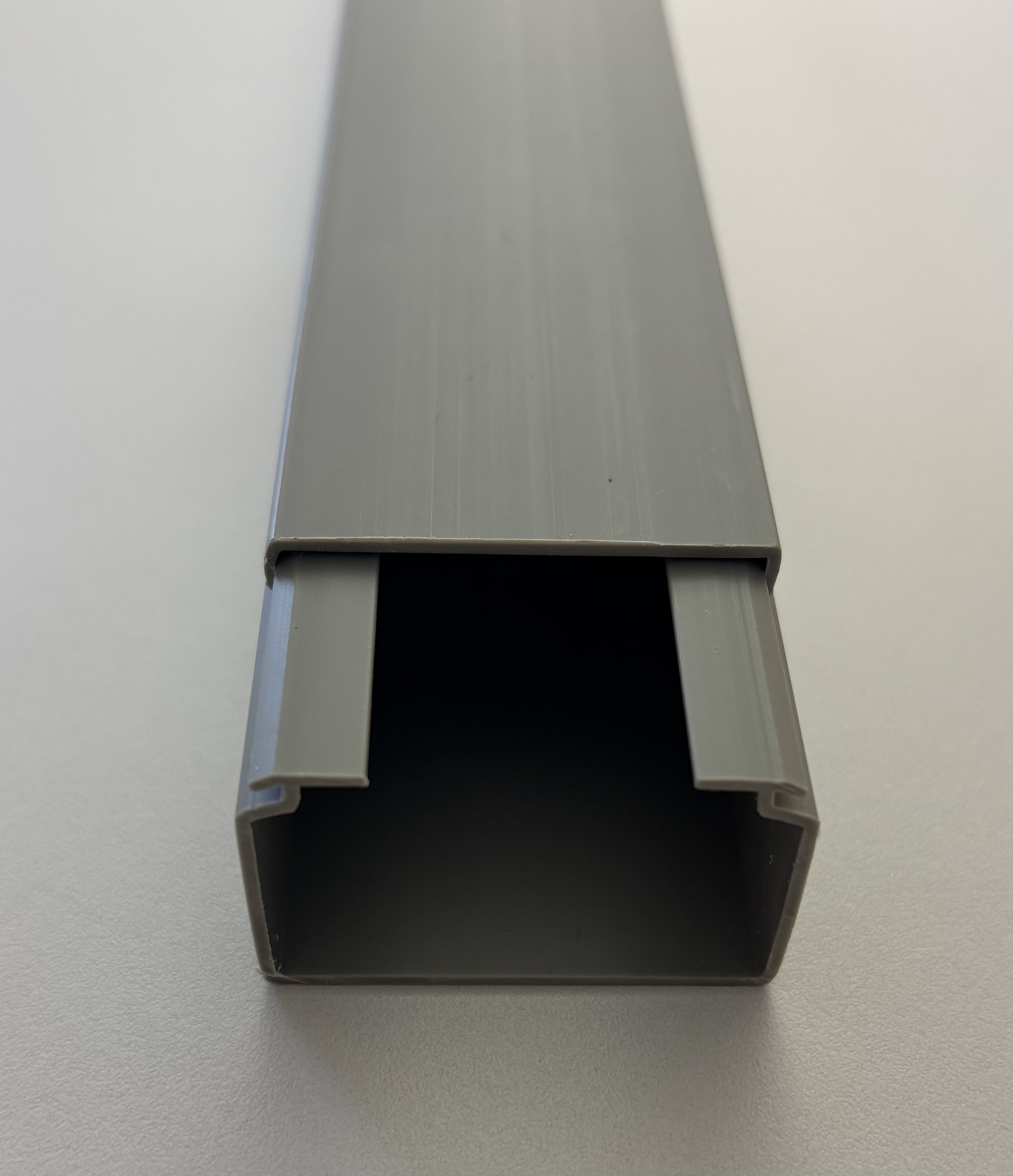 Kabelkanal grau 2000 x 40 x 25 mm