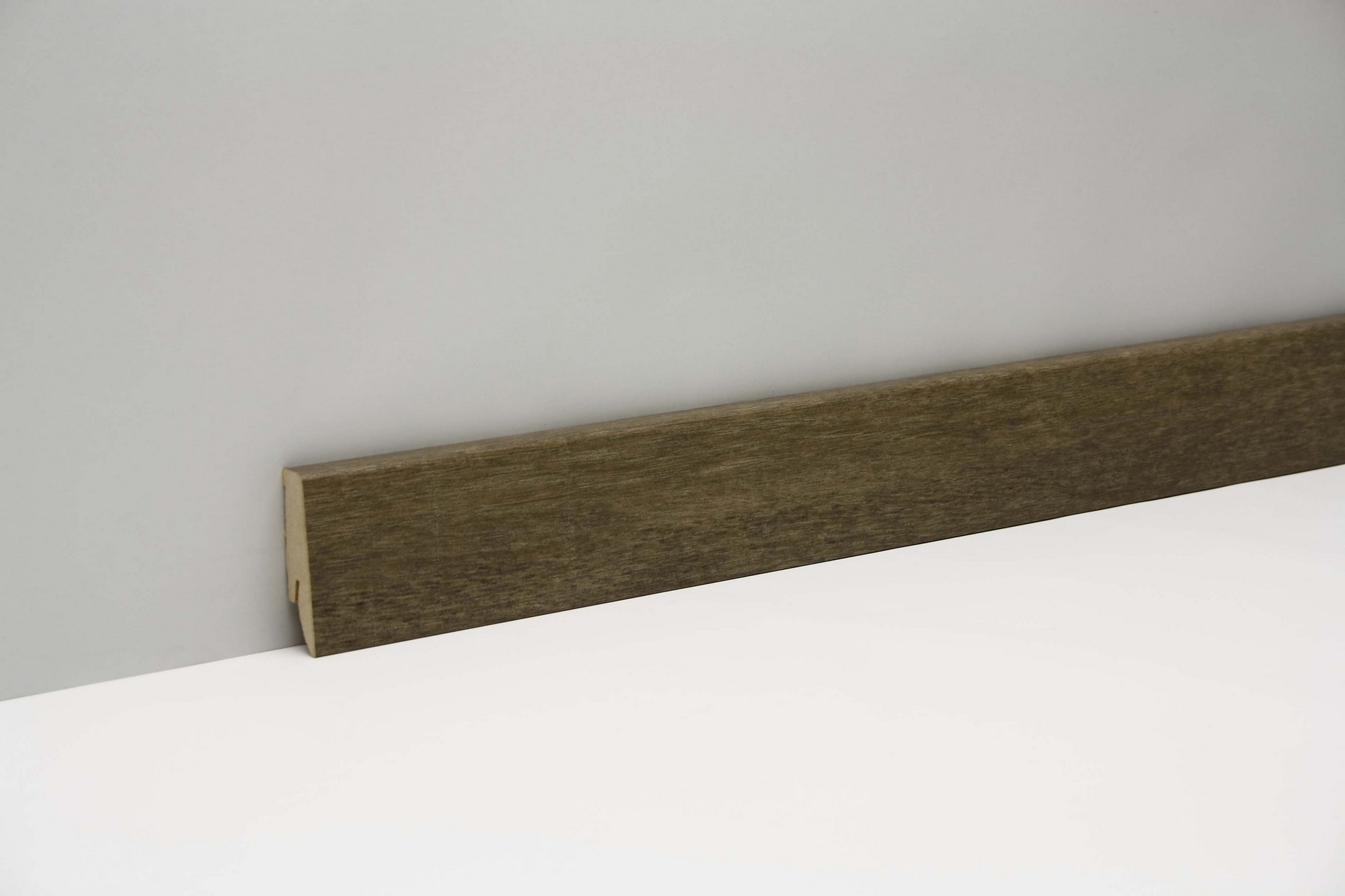 Classen Sockelleiste 'Clip' Eiche sägerau dunkel 2400 x 58 x 19 mm