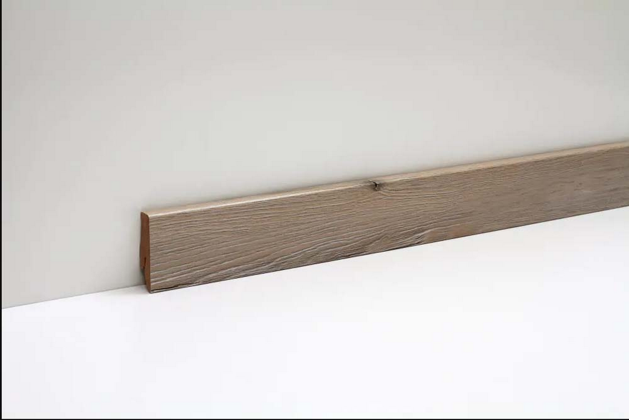 Clip-Sockelleiste 'NEO Wood 35' Grained Oak 2400 x 19 x 58 mm