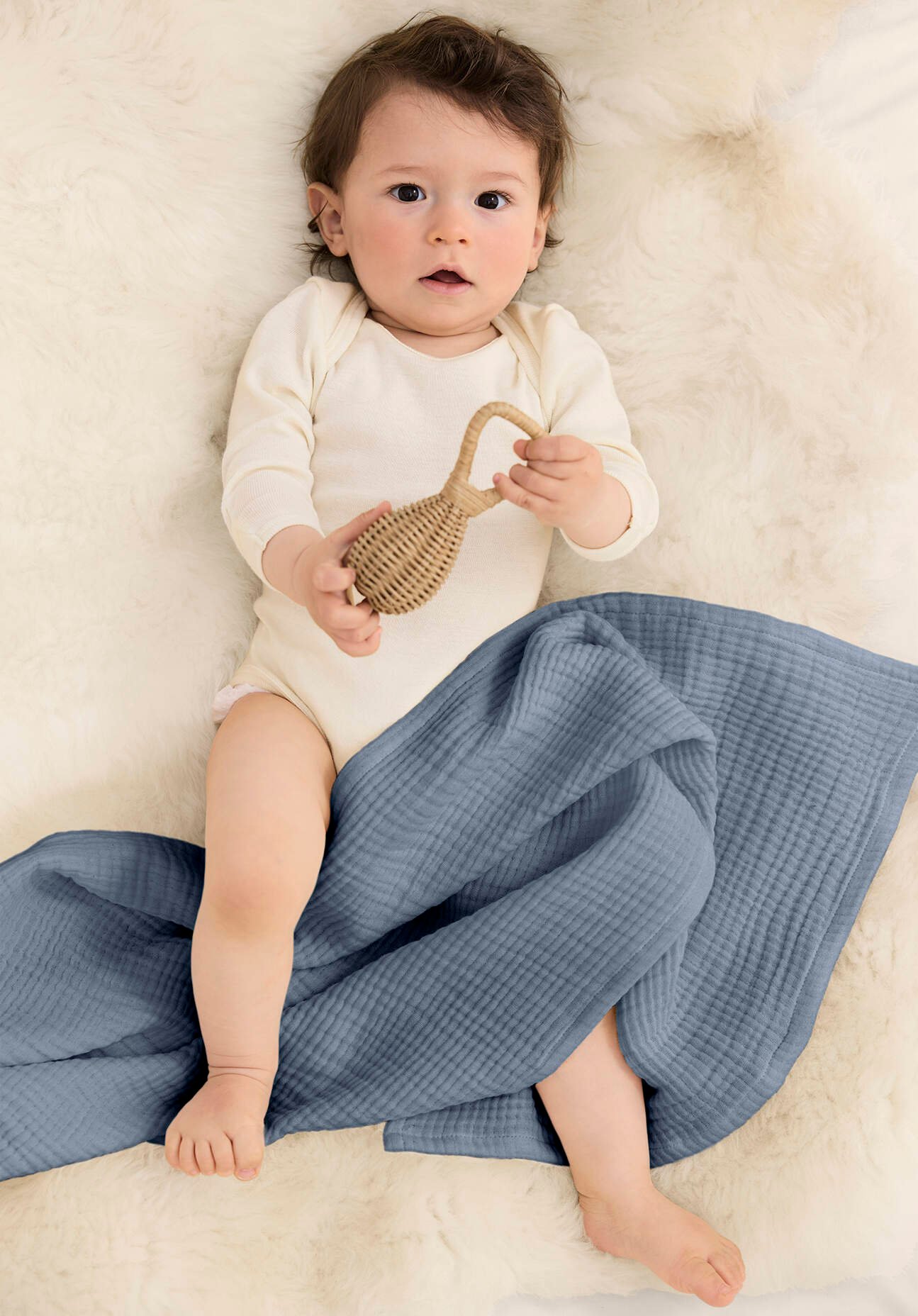 hessnatur Baby Musselin Decke aus Bio-Baumwolle - blau - Größe 75X100