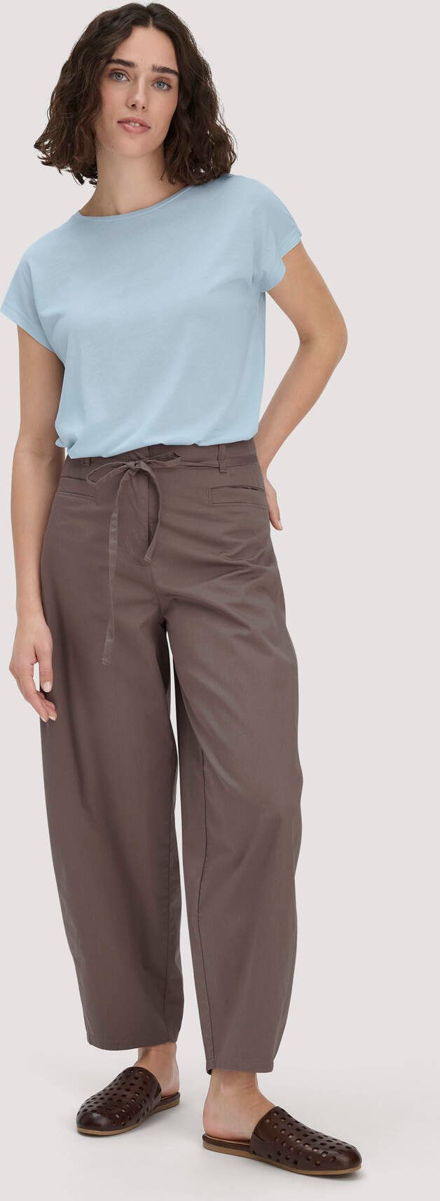 hessnatur Damen Hose Barrel Leg aus Bio-Baumwolle - braun - Größe 46