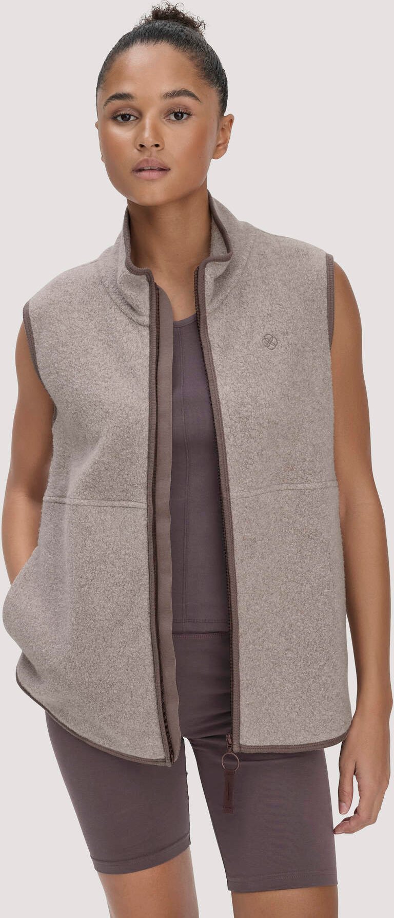 hessnatur Loungewear Fleece Weste Regular ACTIVE LIGHT aus Bio-Baumwolle - beige - Größe M