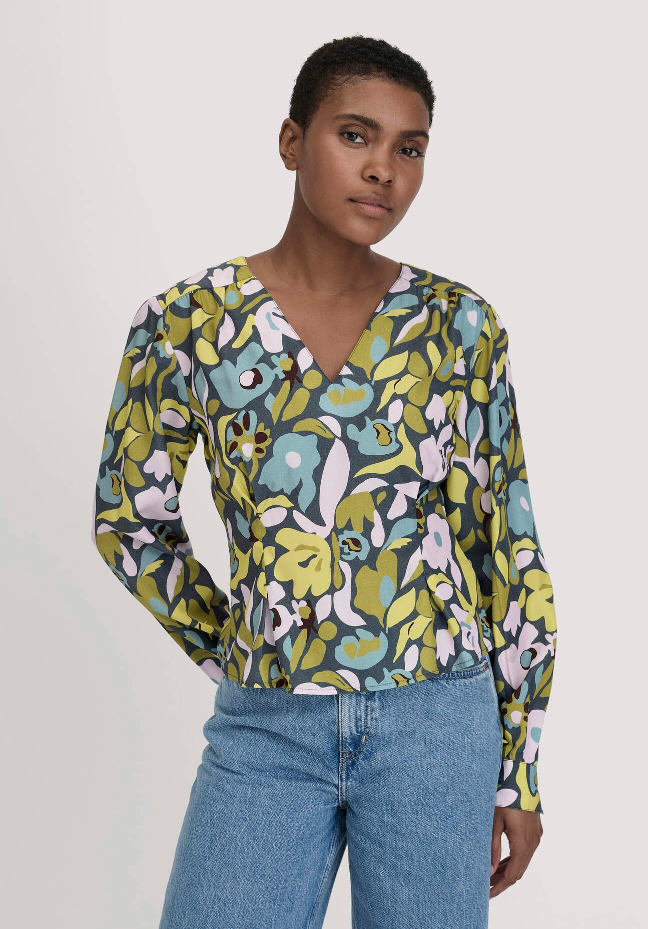 hessnatur Damen Bluse Regular aus LENZING™ ECOVERO™ Viskose - blau - Größe 48