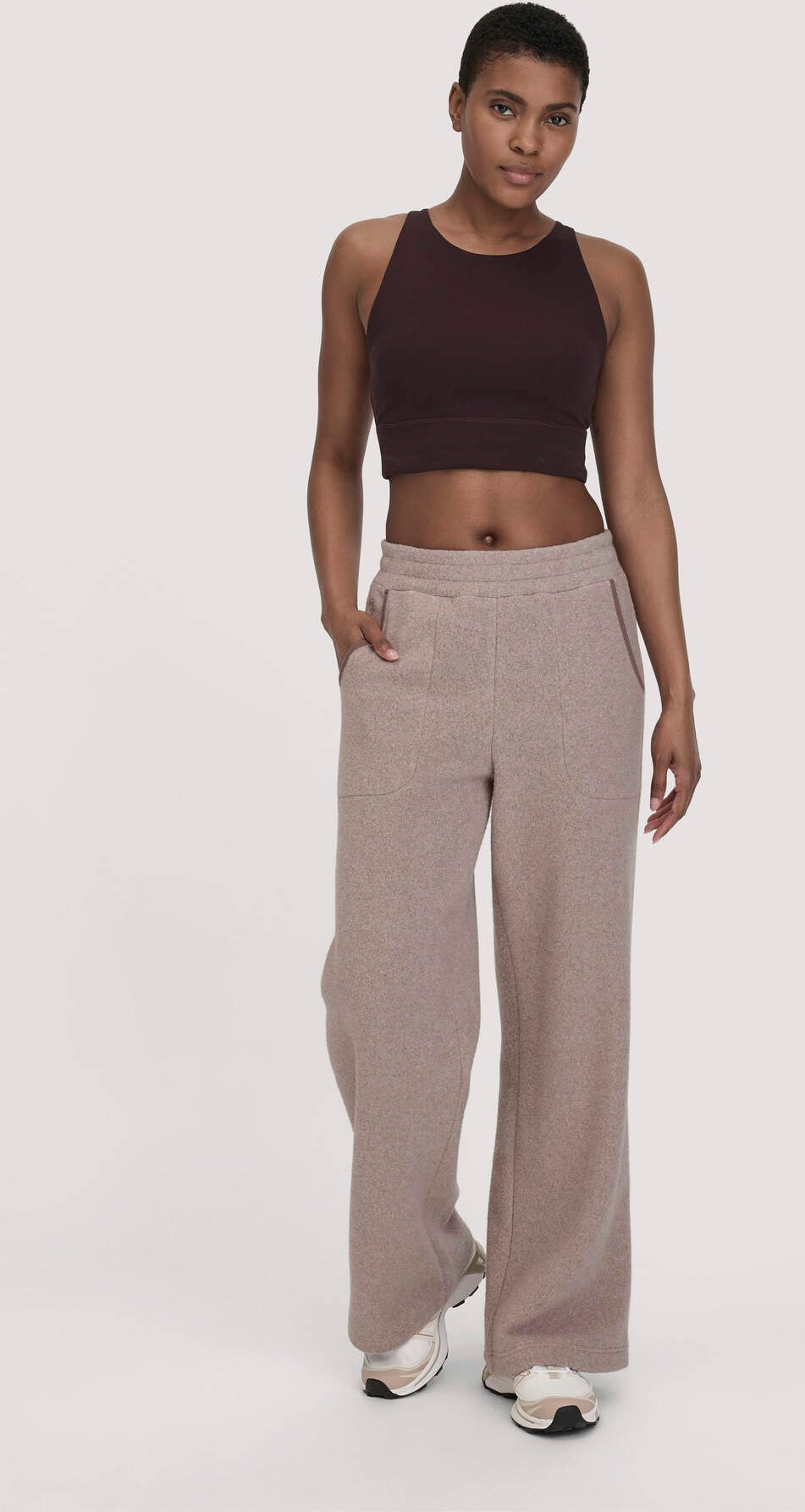 hessnatur Loungewear Fleece Hose Relaxed ACTIVE LIGHT aus Bio-Baumwolle - beige - Größe S