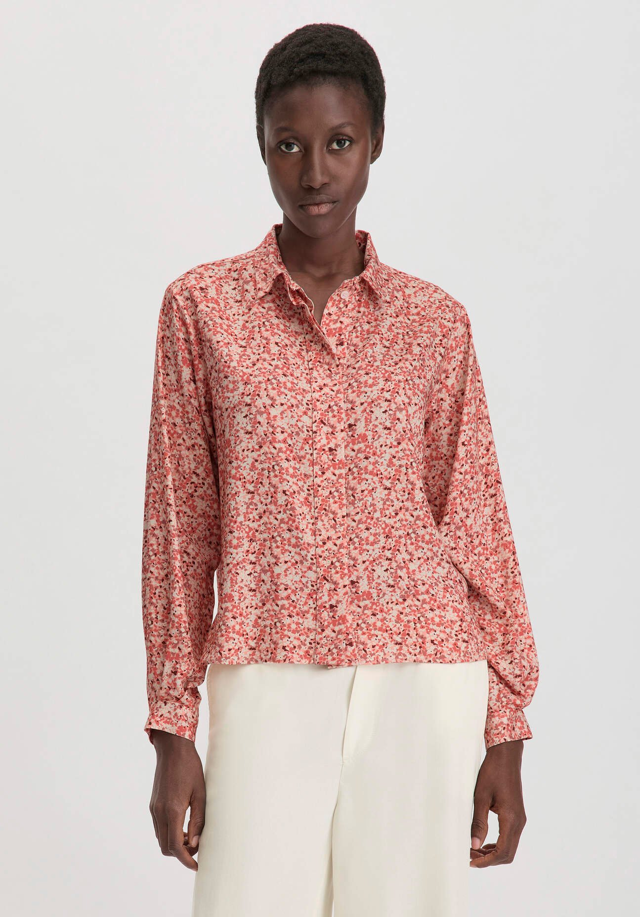 Thumbnail - hessnatur Damen Print Bluse Relaxed aus LENZING™ ECOVERO™ Viskose - braun - Größe 46