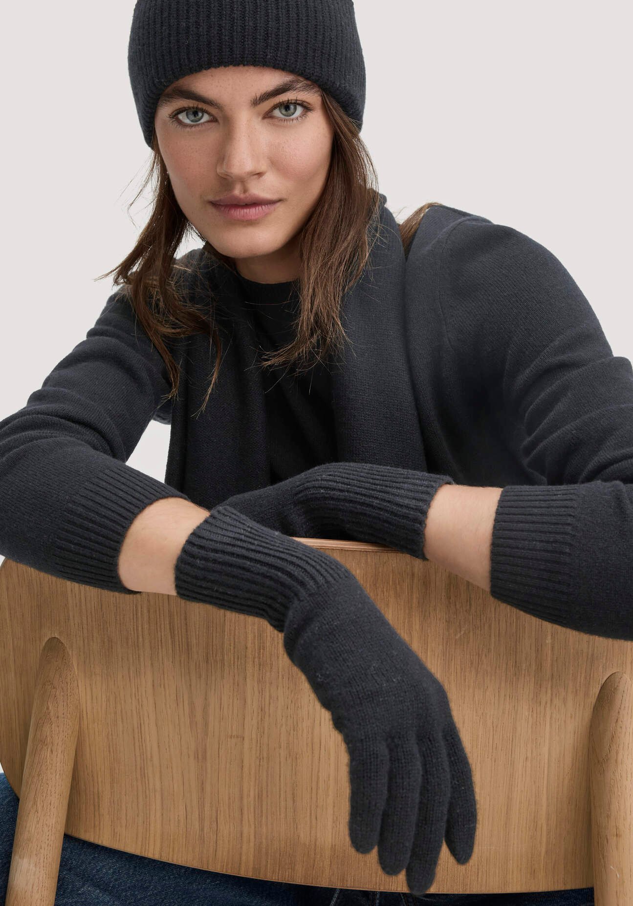 hessnatur Damen Strick Handschuhe aus Bio-Merinowolle mit Cashmere - schwarz - Größe 1size