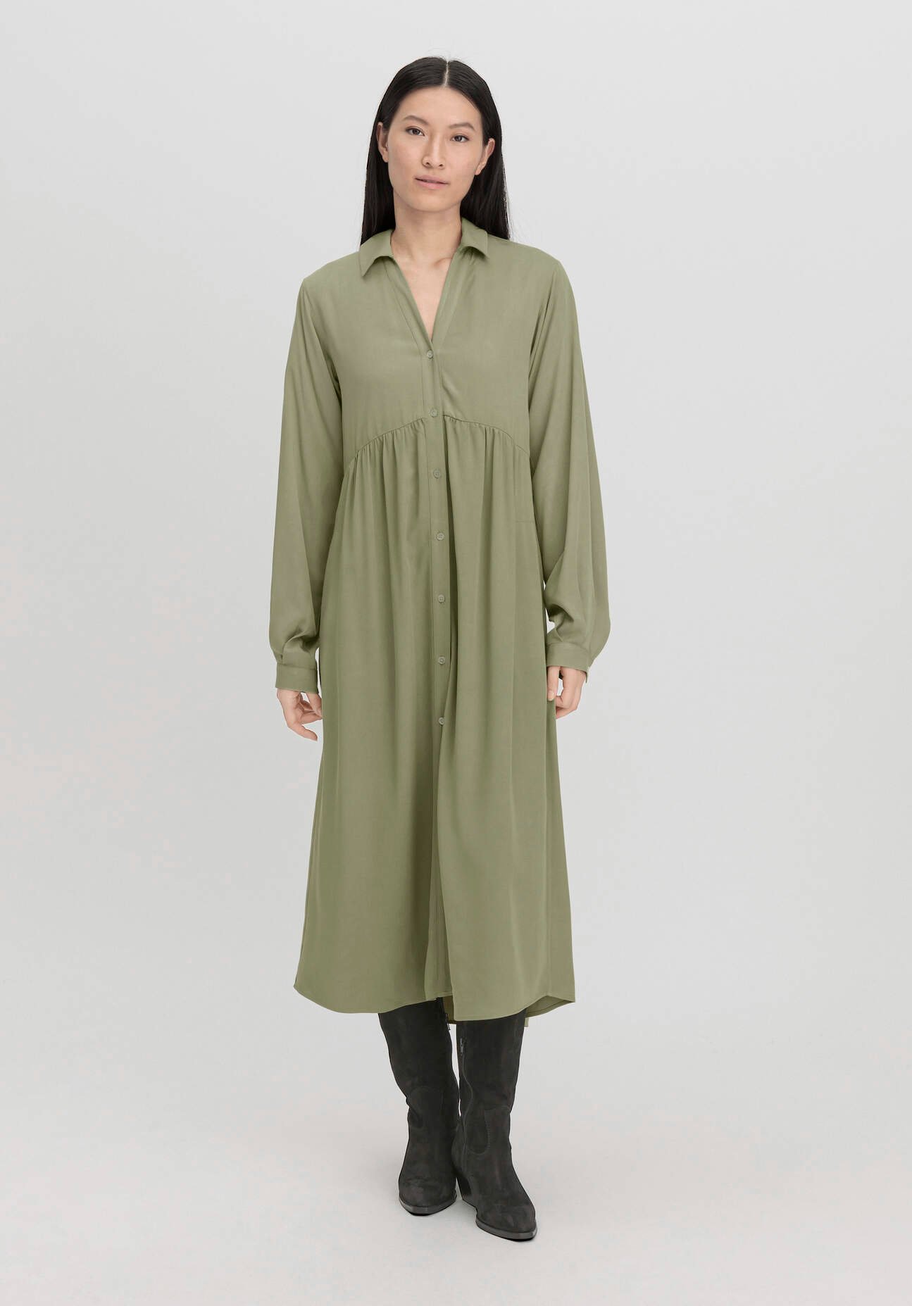 hessnatur Damen Kleid Midi Relaxed aus LENZING™ ECOVERO™ - grün - Größe 38