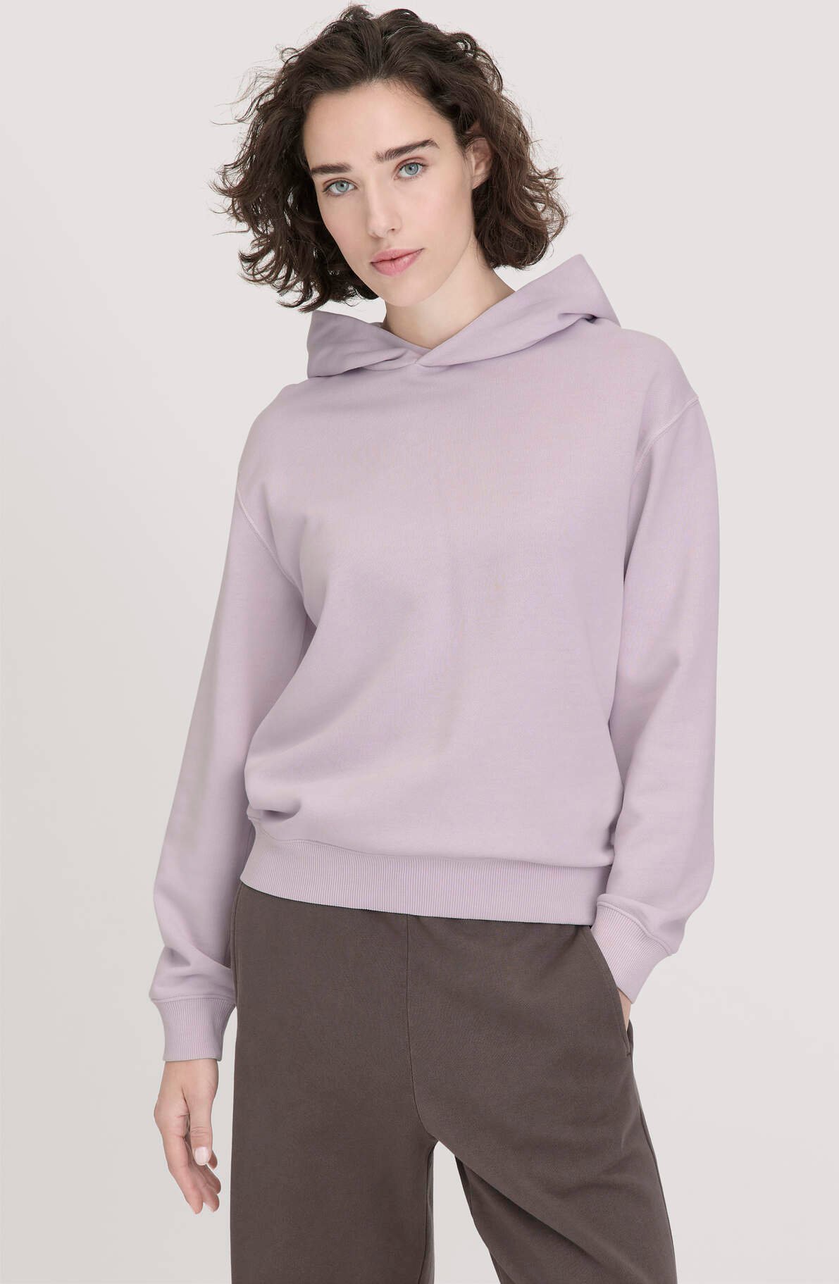 hessnatur Damen Sweathoodie Relaxed aus Bio-Baumwolle - lila - Größe 34