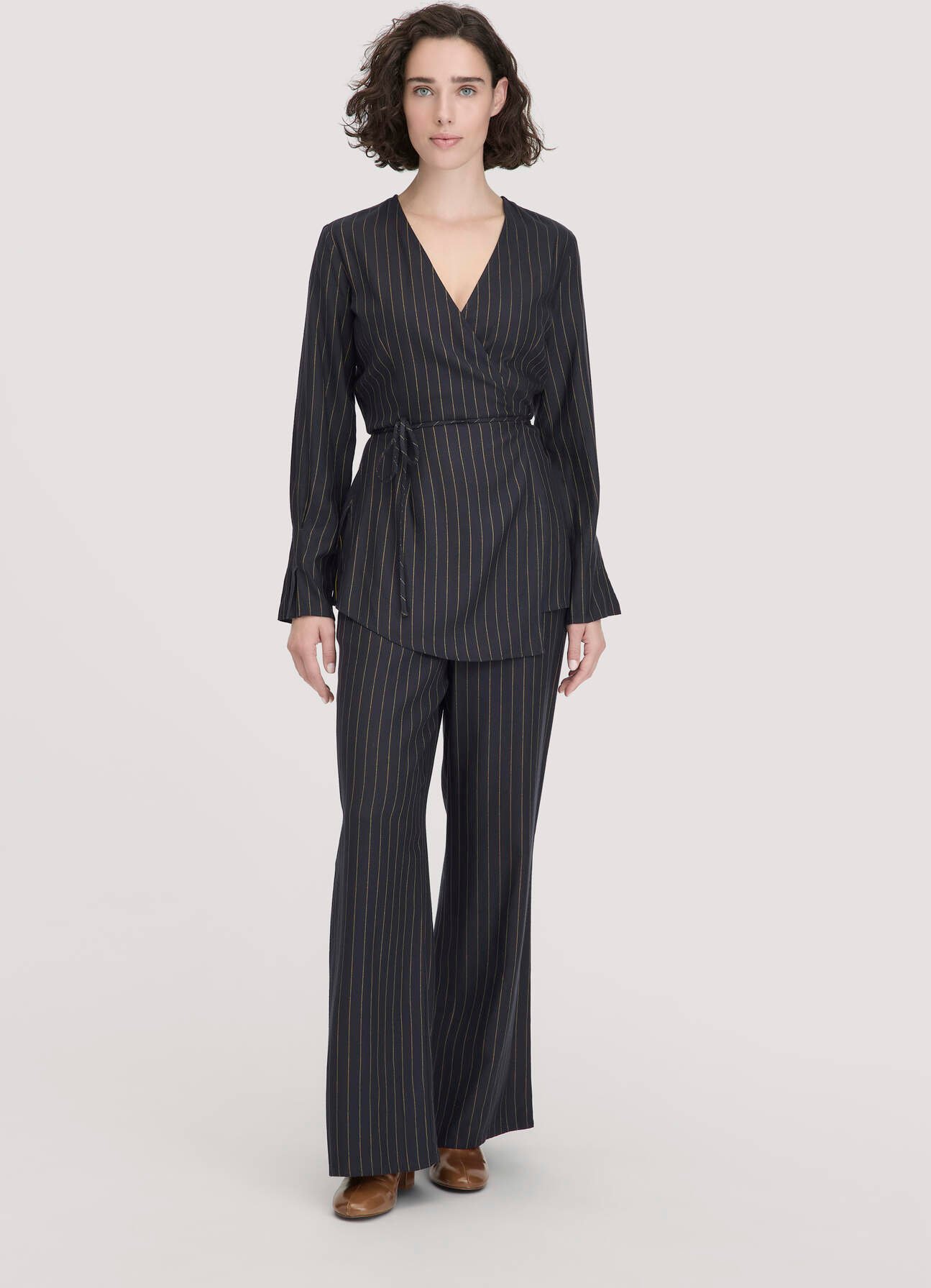 hessnatur Damen Nadelstreifenhose Wide Leg Relaxed aus LENZING™ ECOVERO™ Viskose - blau - Größe 42