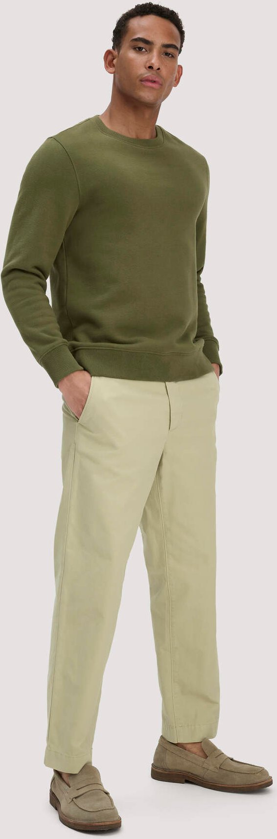 hessnatur Herren Chino RONNEL Relaxed aus Bio-Baumwolle - grün - Größe 33/32