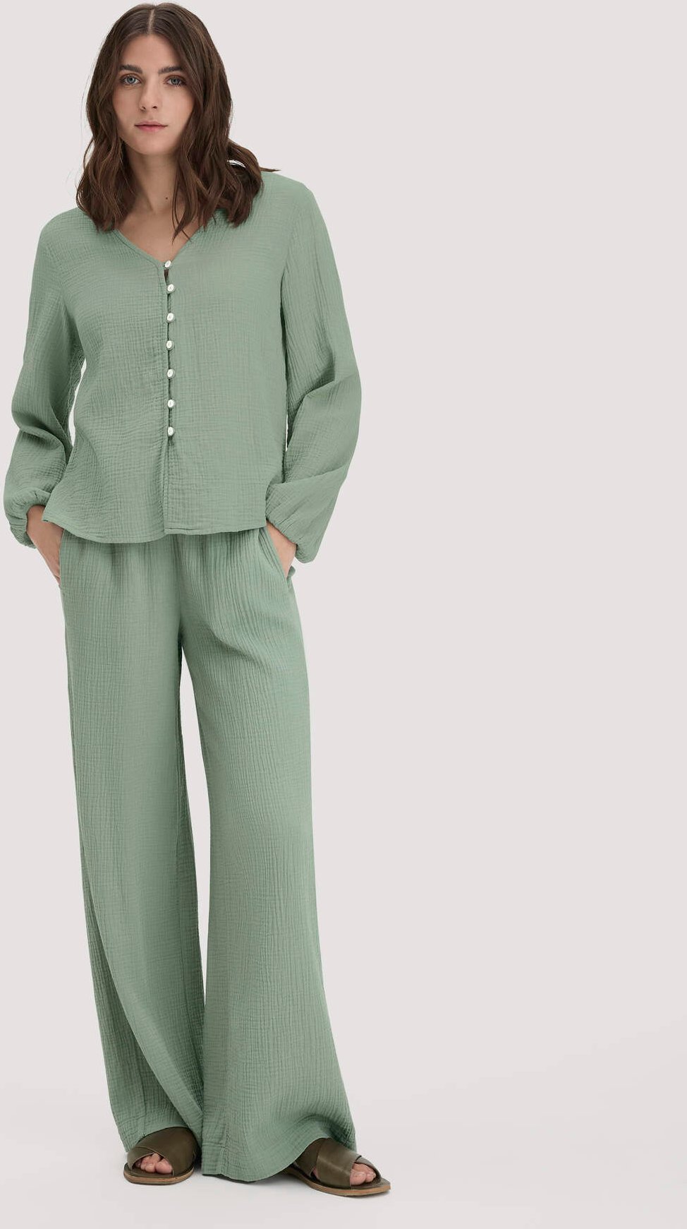 hessnatur Damen Gewebe Hose Wide Leg aus Bio-Baumwolle - grün - Größe 44