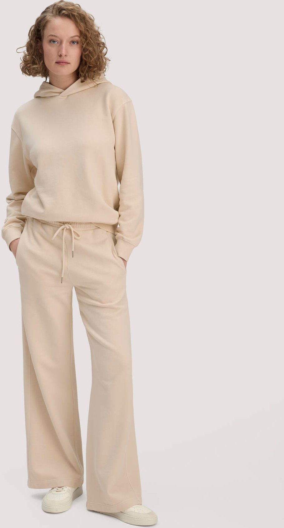 hessnatur Damen Sweathose Wide Leg Relaxed aus Bio-Baumwolle - beige - Größe M