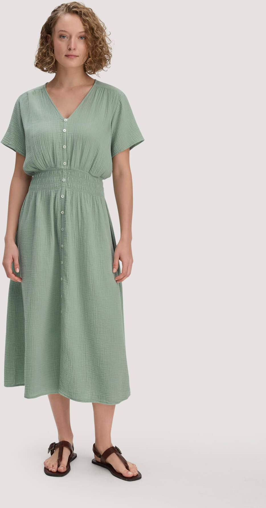 hessnatur Damen Gewebe Kleid mit Taillierung Midi aus Bio-Baumwolle - grün - Größe 34