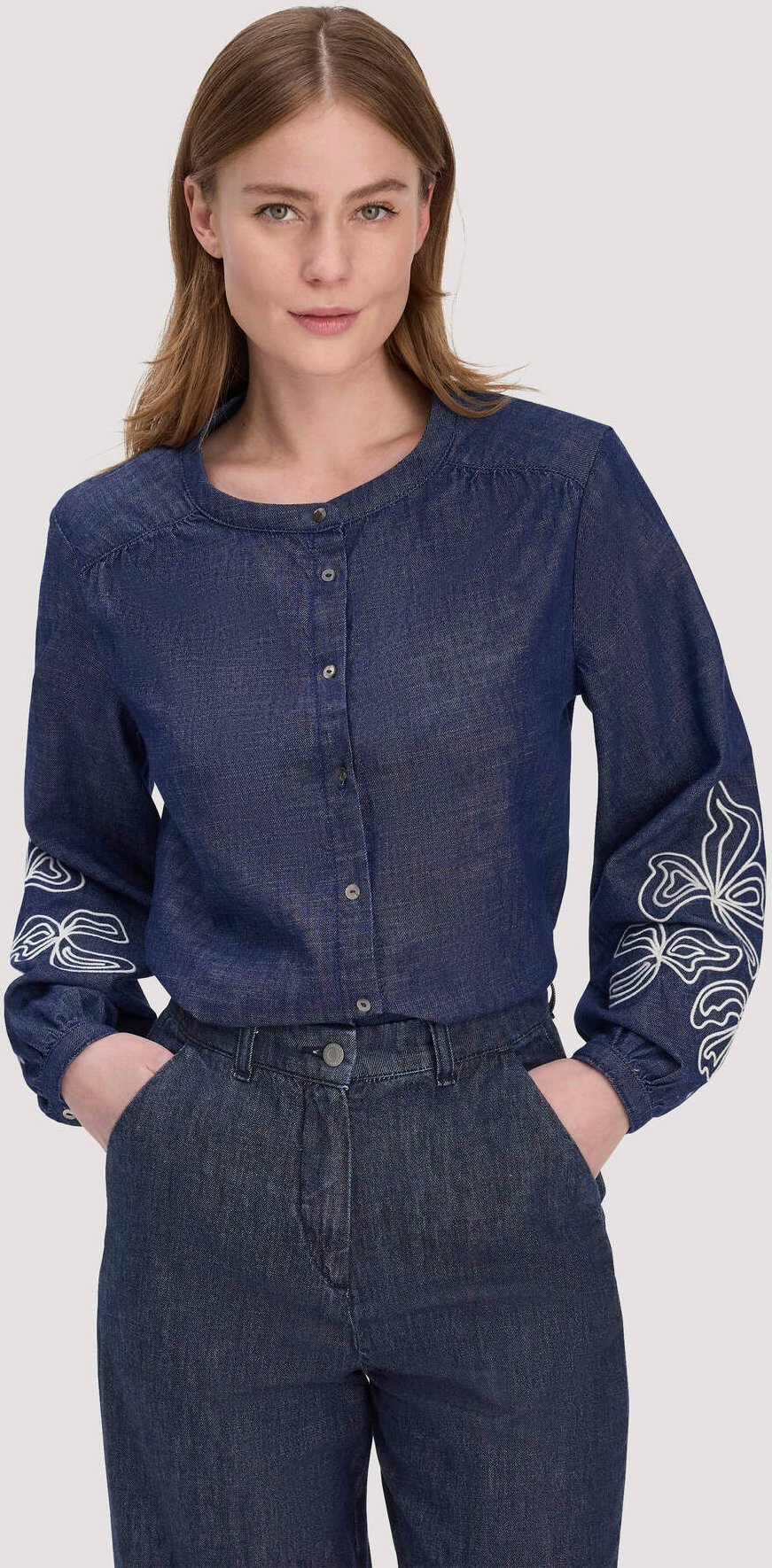 hessnatur Damen Jeans Bluse Embroidery Relaxed aus Bio-Baumwolle - blau - Größe 34