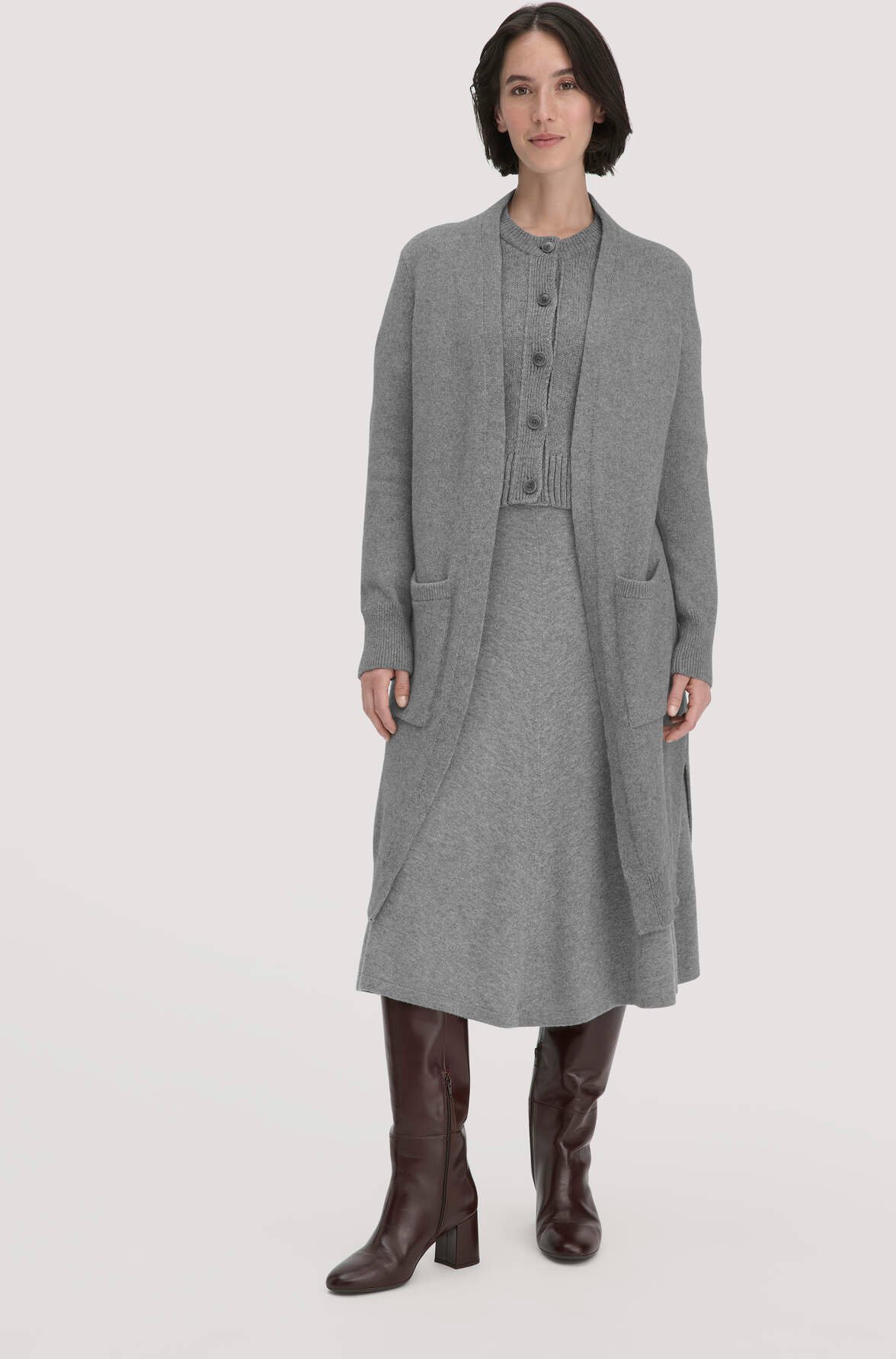 hessnatur Damen Strick Jacke Relaxed aus Bio-Merinowolle mit Bio-Baumwolle - grau - Größe L