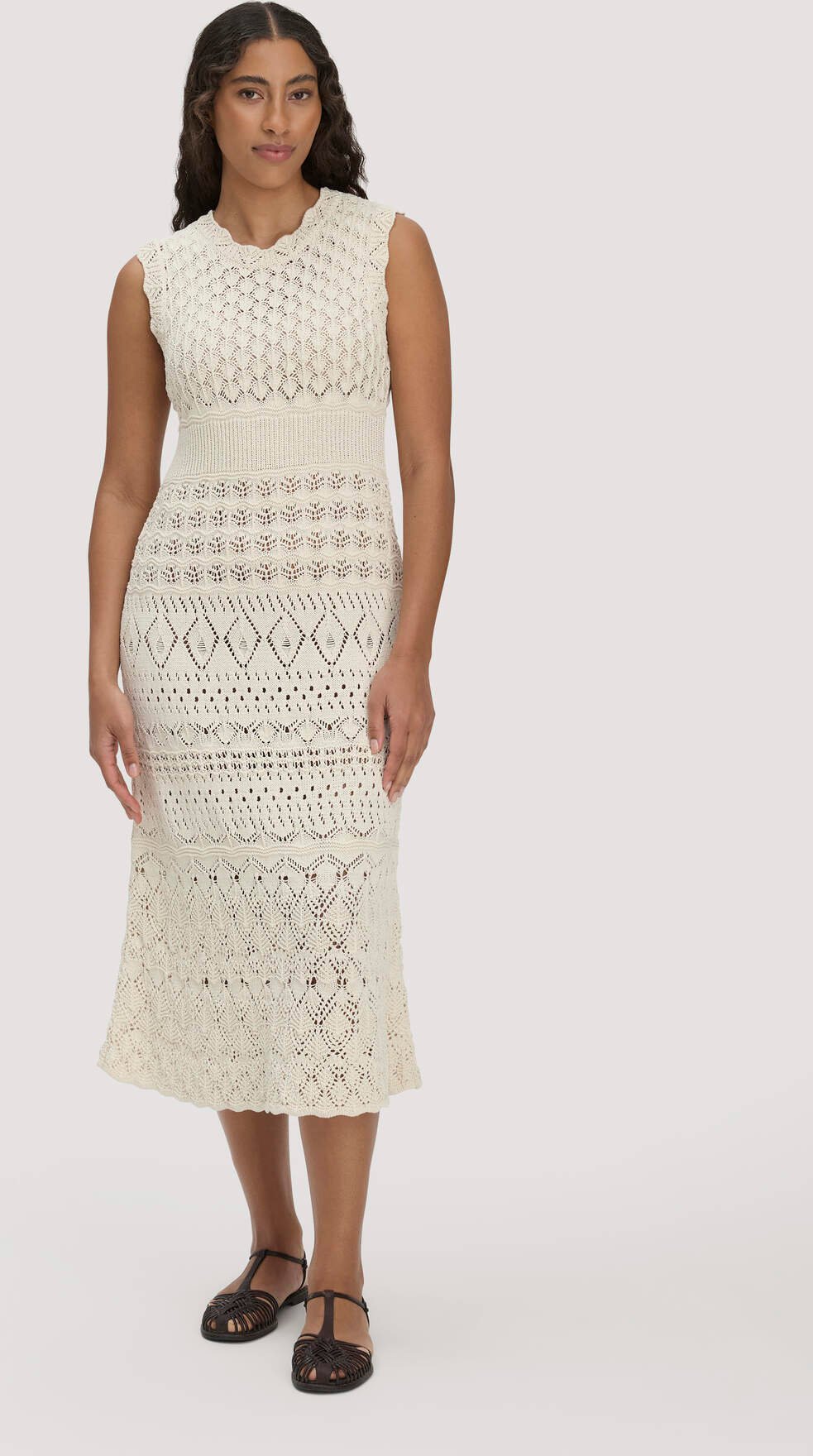 hessnatur Damen Strick Kleid Midi aus Bio-Baumwolle - beige - Größe S