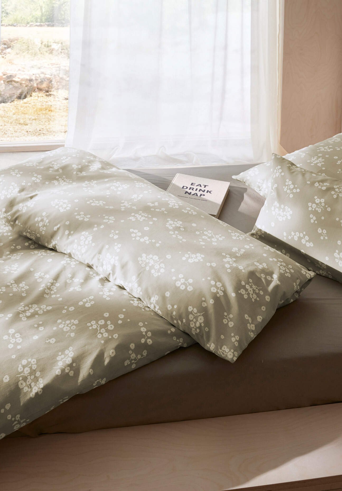 hessnatur Renforcé Bettwäsche Set HANAMI aus Bio-Baumwolle - grün - Größe 155x220 / 80x80 cm