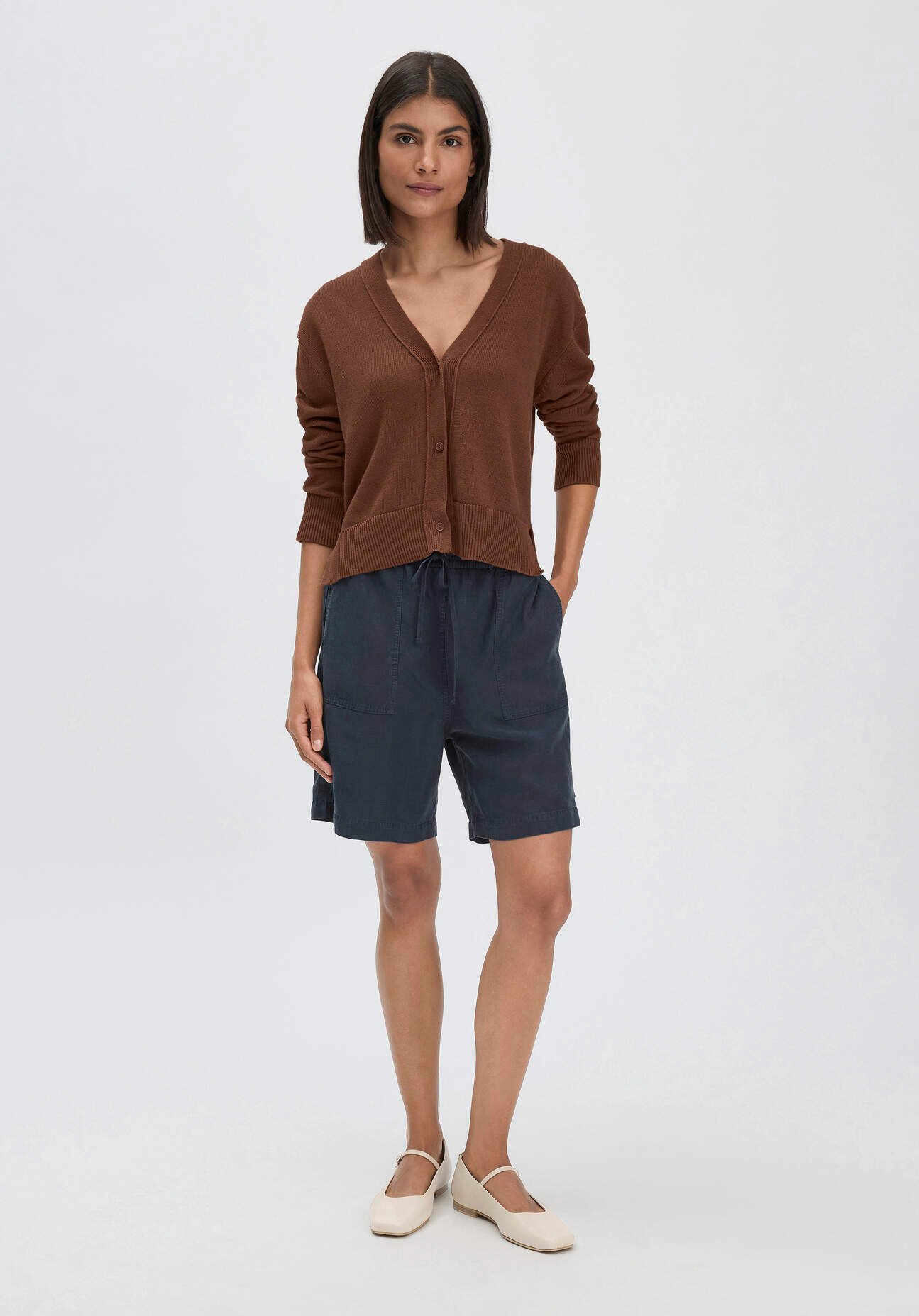 hessnatur Damen Shorts Relaxed aus weichem TENCEL Lyocell mit Leinen - blau - Größe 34